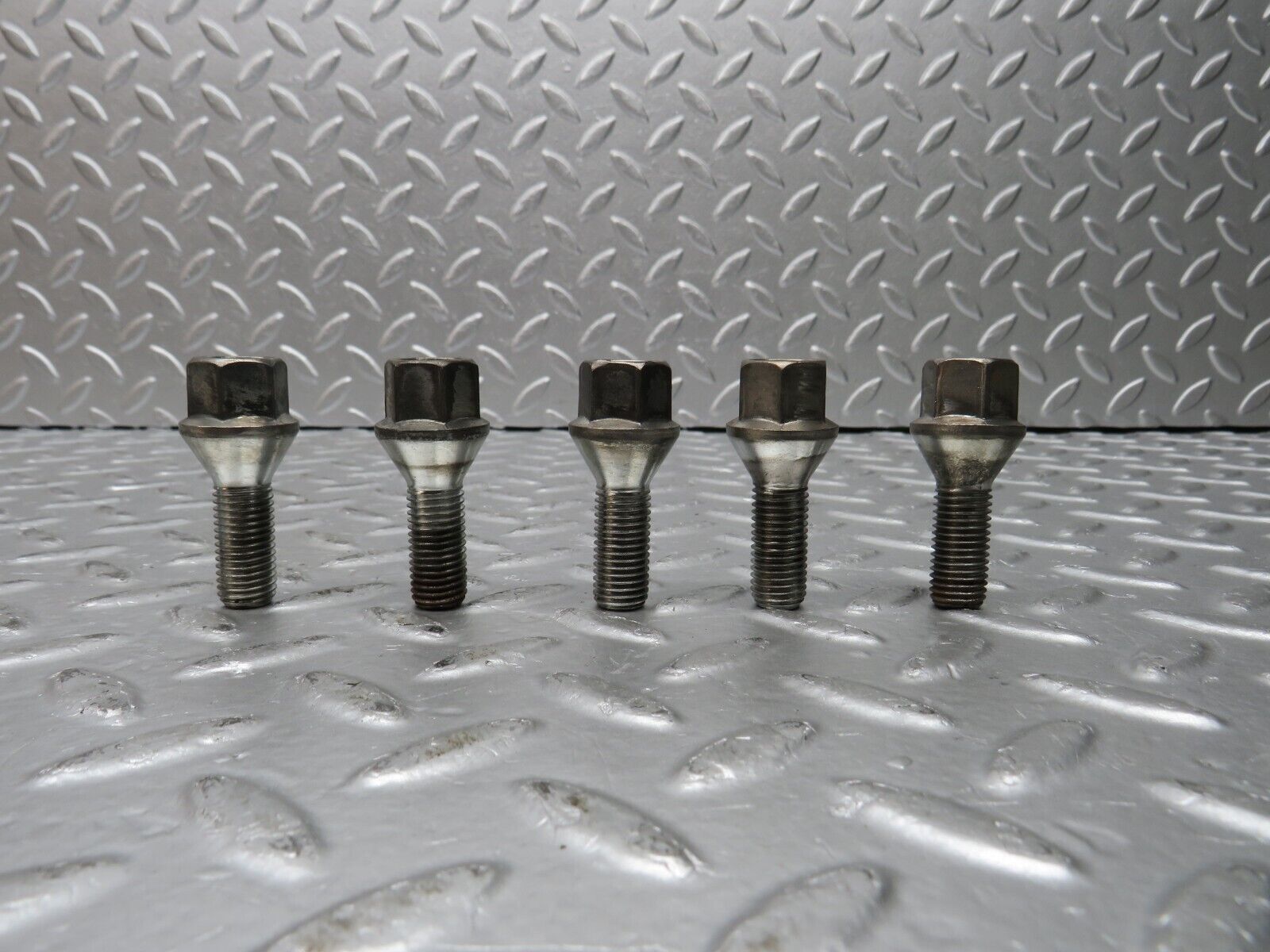 31863 Mercedes-Benz 5x Alloy Wheel Lug Bolt M12x1.5