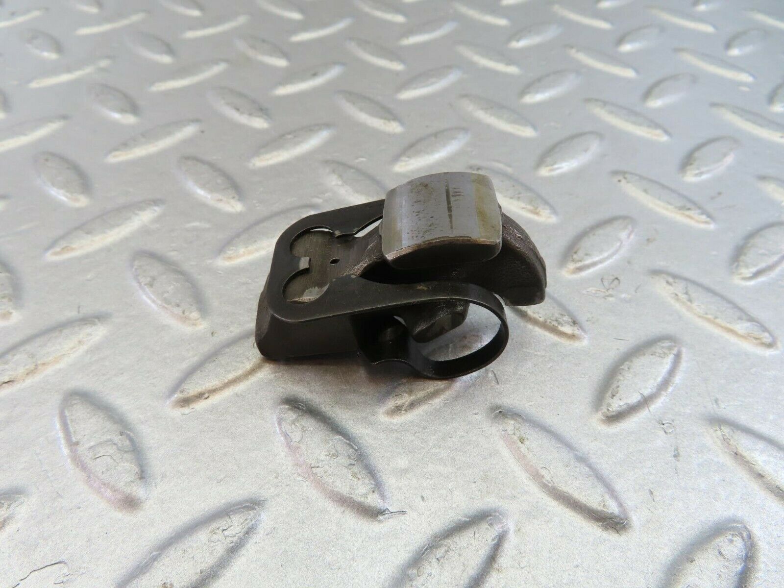 9869 Mercedes-Benz C123 280CE Coupe Valve Rocker Arm With Retaining Spring