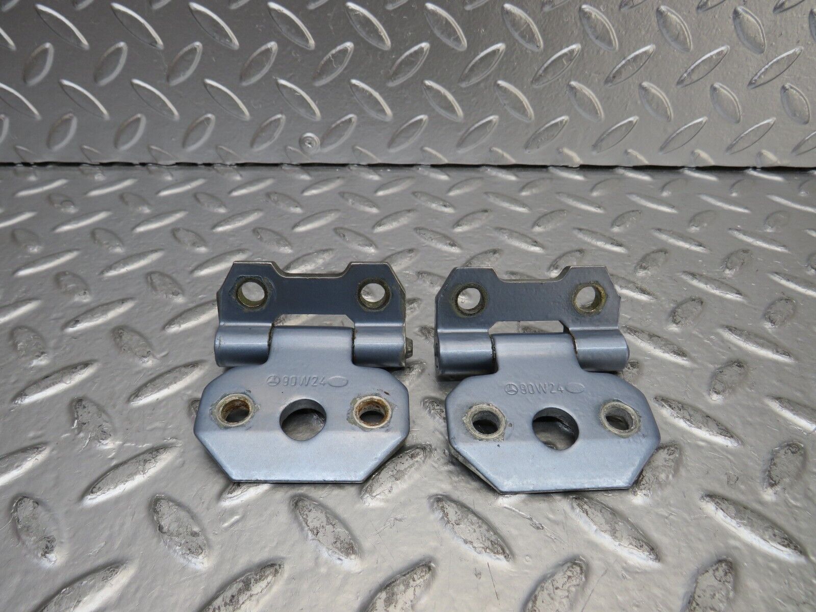 25299 Mercedes-Benz W201 190D Door Hinge Left