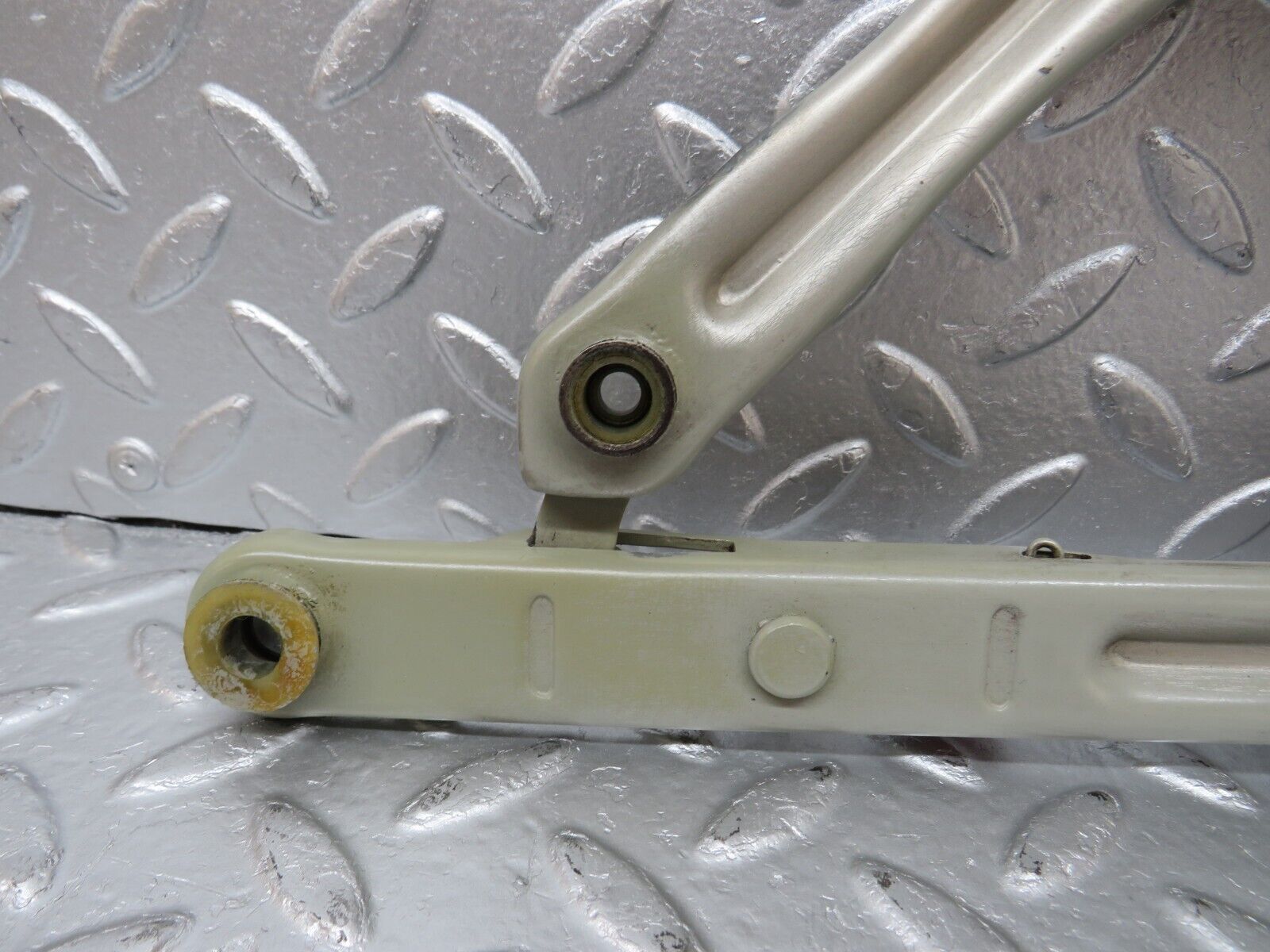 33724 Mercedes-Benz W201 190E 2.0L Bonnet Hinge Left Side