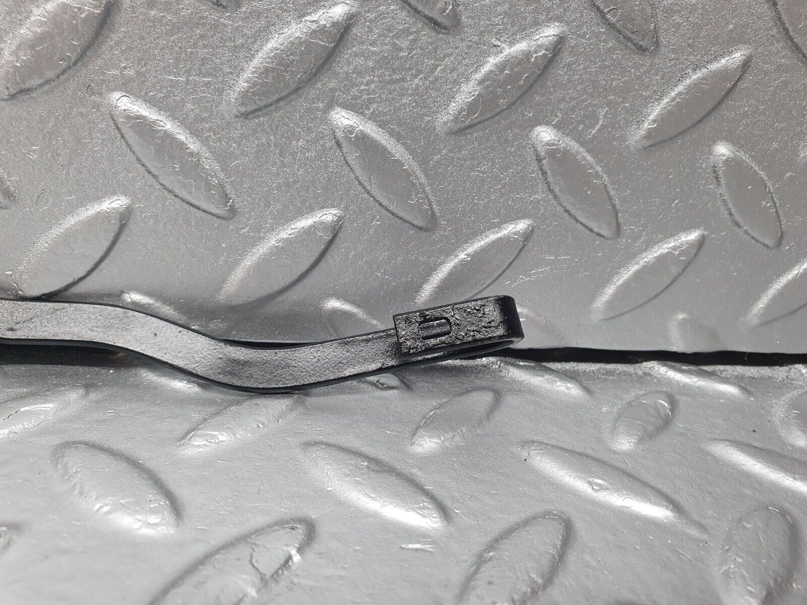 40730 Mercedes-Benz W123 300D Wiper Arm Bosch Right Side 3399990553