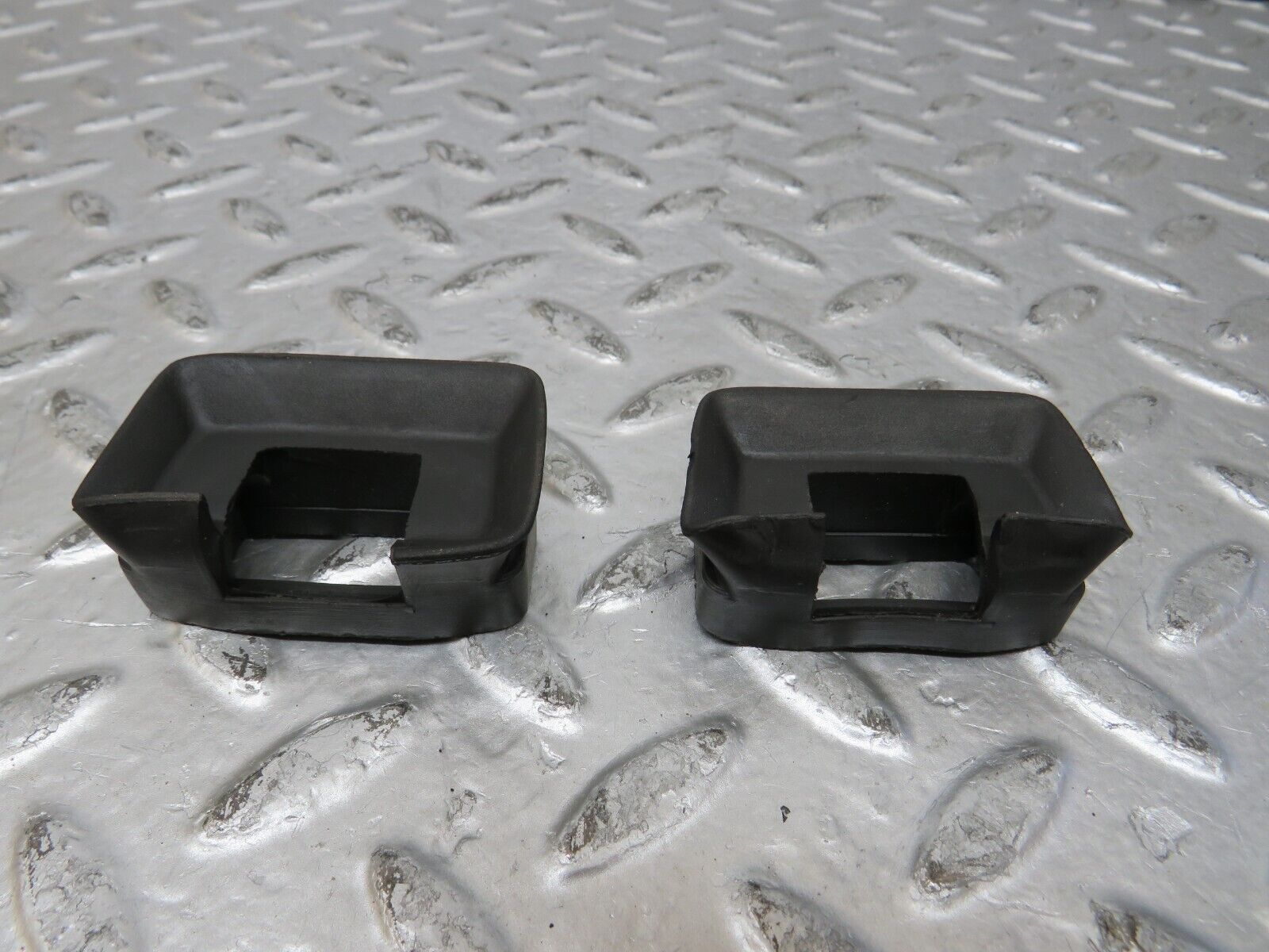 26499 Mercedes-Benz C124 220CE Door Check Strap Rubber Seal Pair 2017270430