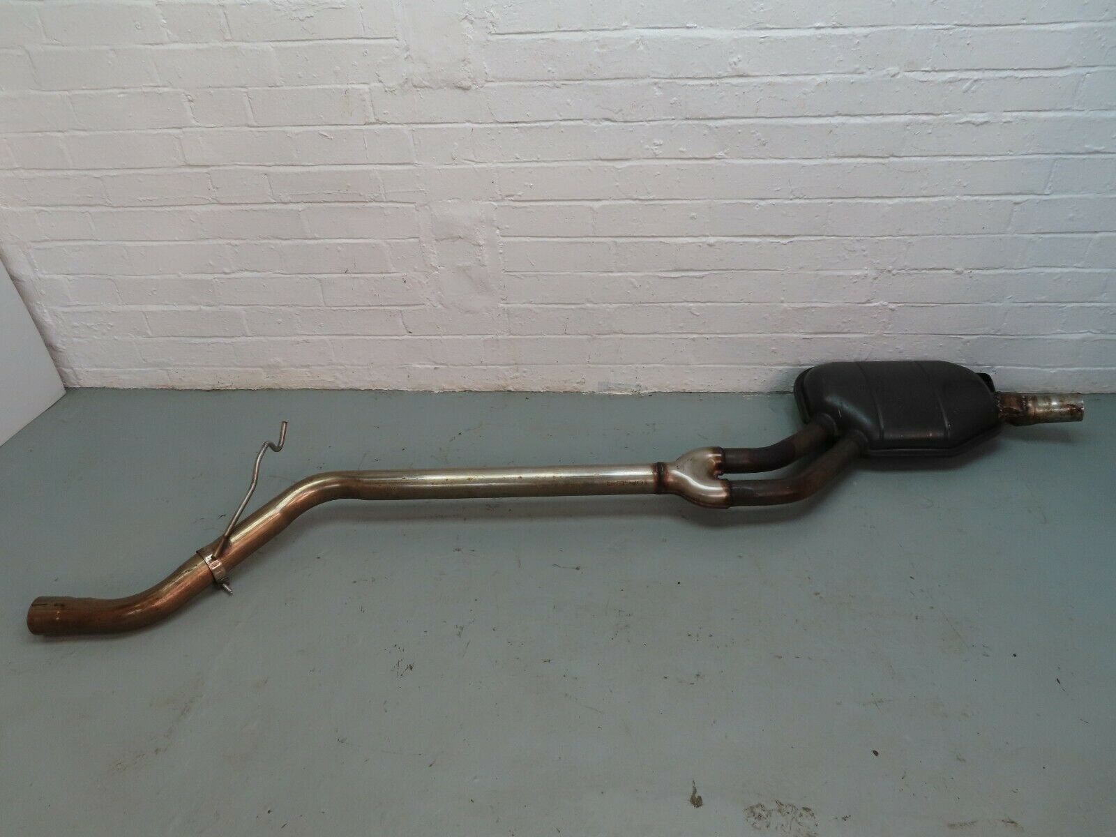 6692 Mercedes-Benz S124 E220 Wagon Middle Silencer