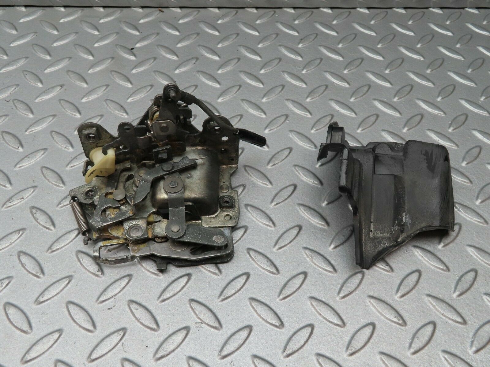 4316 Mercedes-Benz W123 230E Front Left Door Lock Mechanism