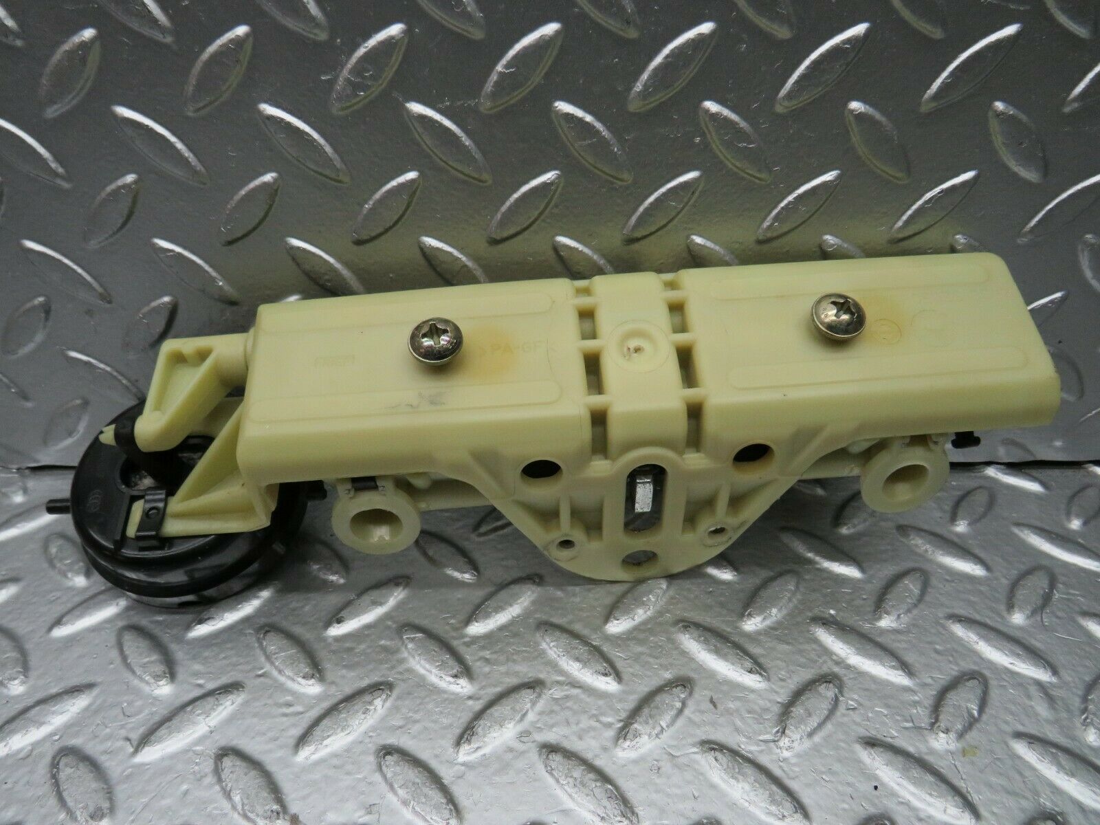 22511 Mercedes-Benz C124 E220 Coupe Rear Headrest Folding Mechanism