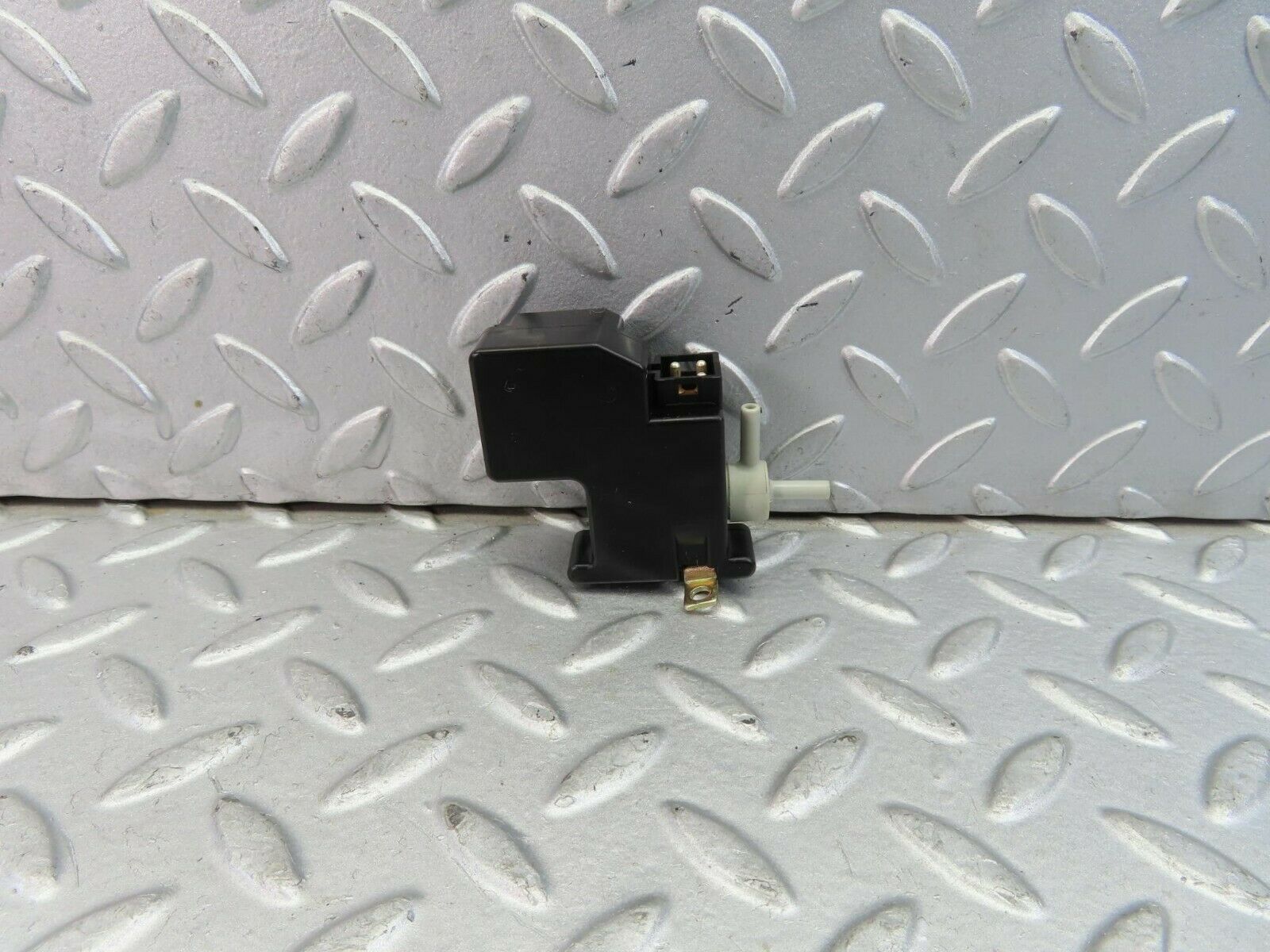 9435 Mercedes-Benz C124 300CE Coupe Vacuum Control Valve