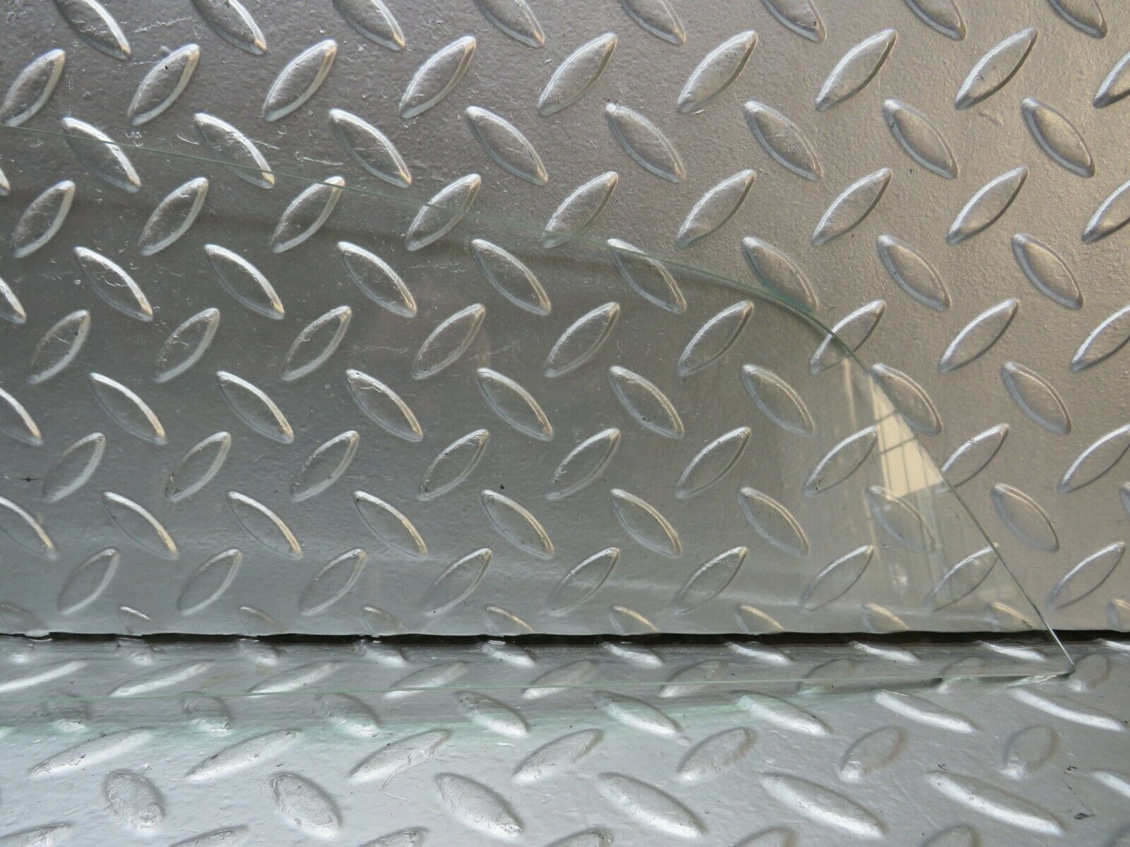 22854 Mercedes-Benz C107 450SLC Coupe Rear Right Quarter Window Glass