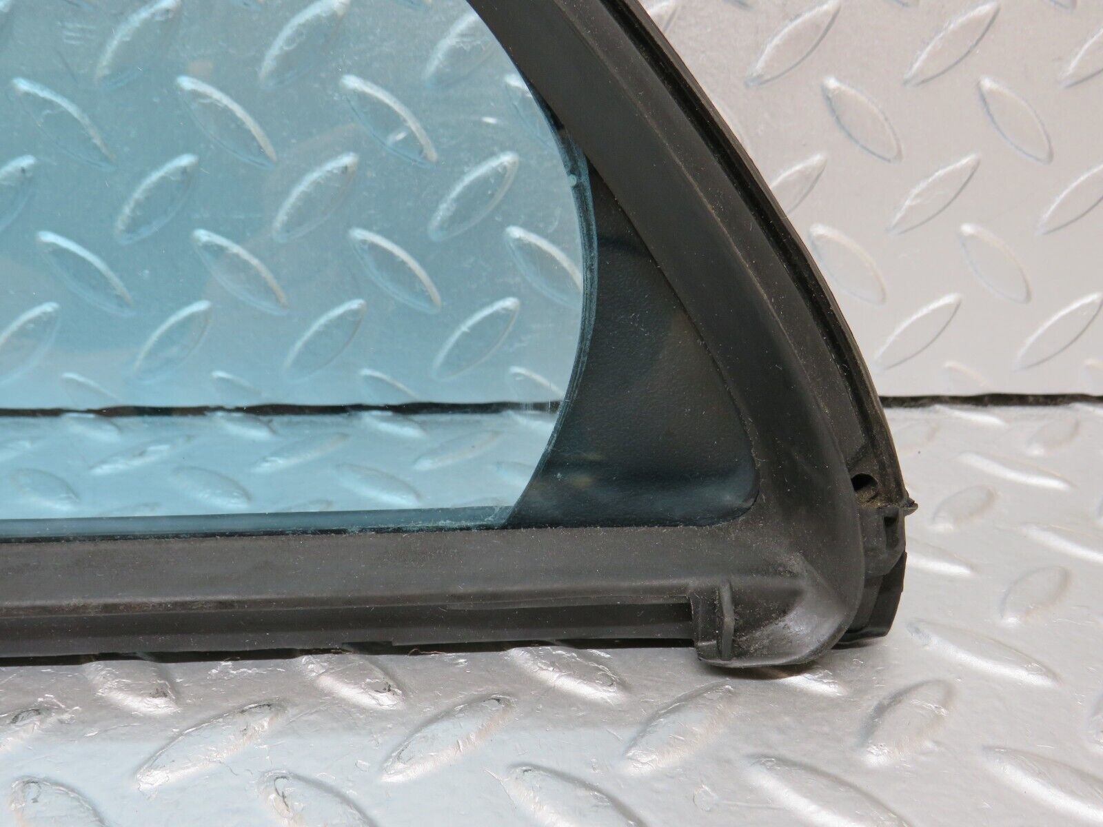 35061 Mercedes-Benz W210 320E Rear Left Quarter Window Glass 2107340124