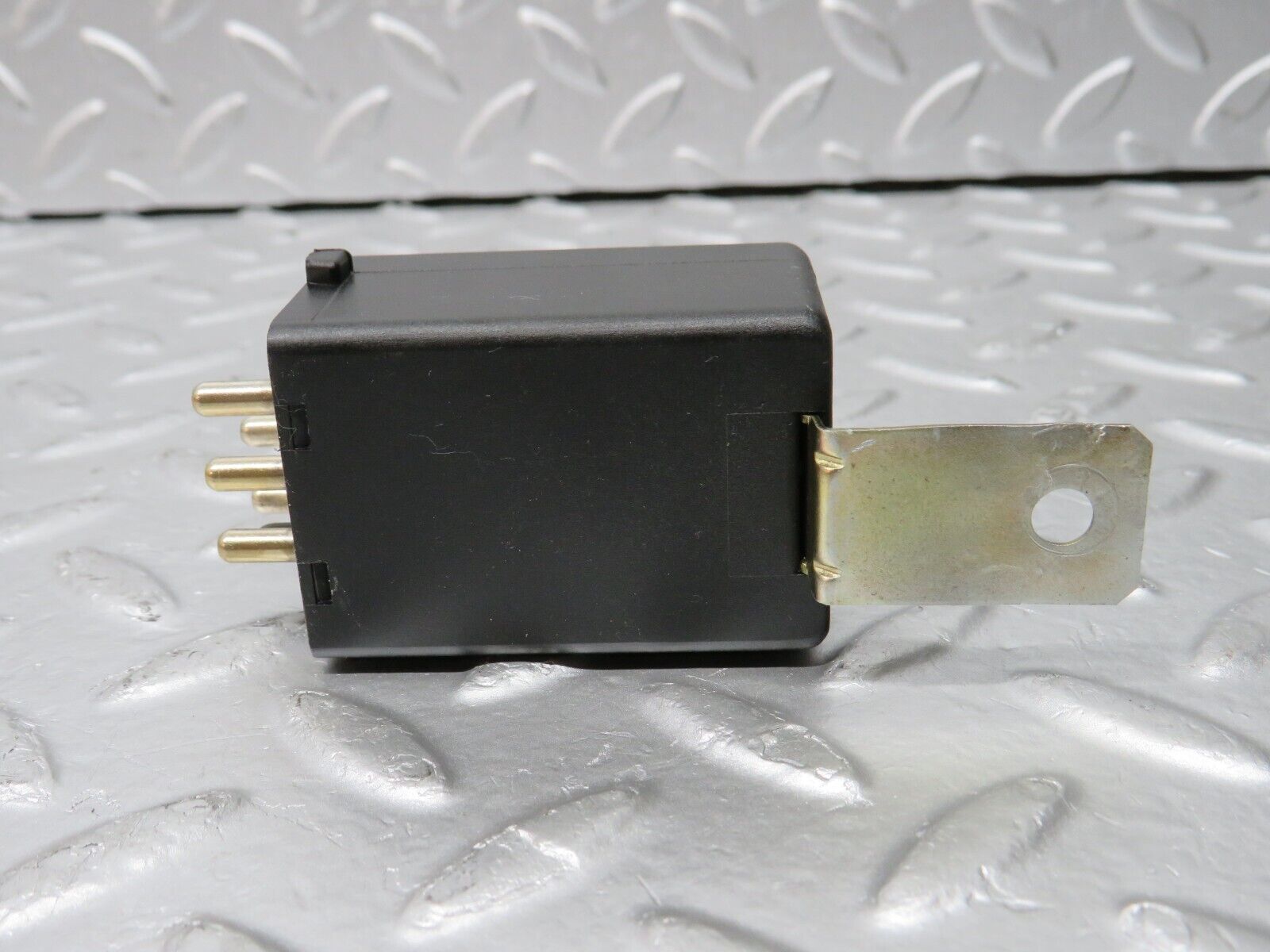 32011 Mercedes-Benz W123 230E Rear Heated Window Relay 1078200010