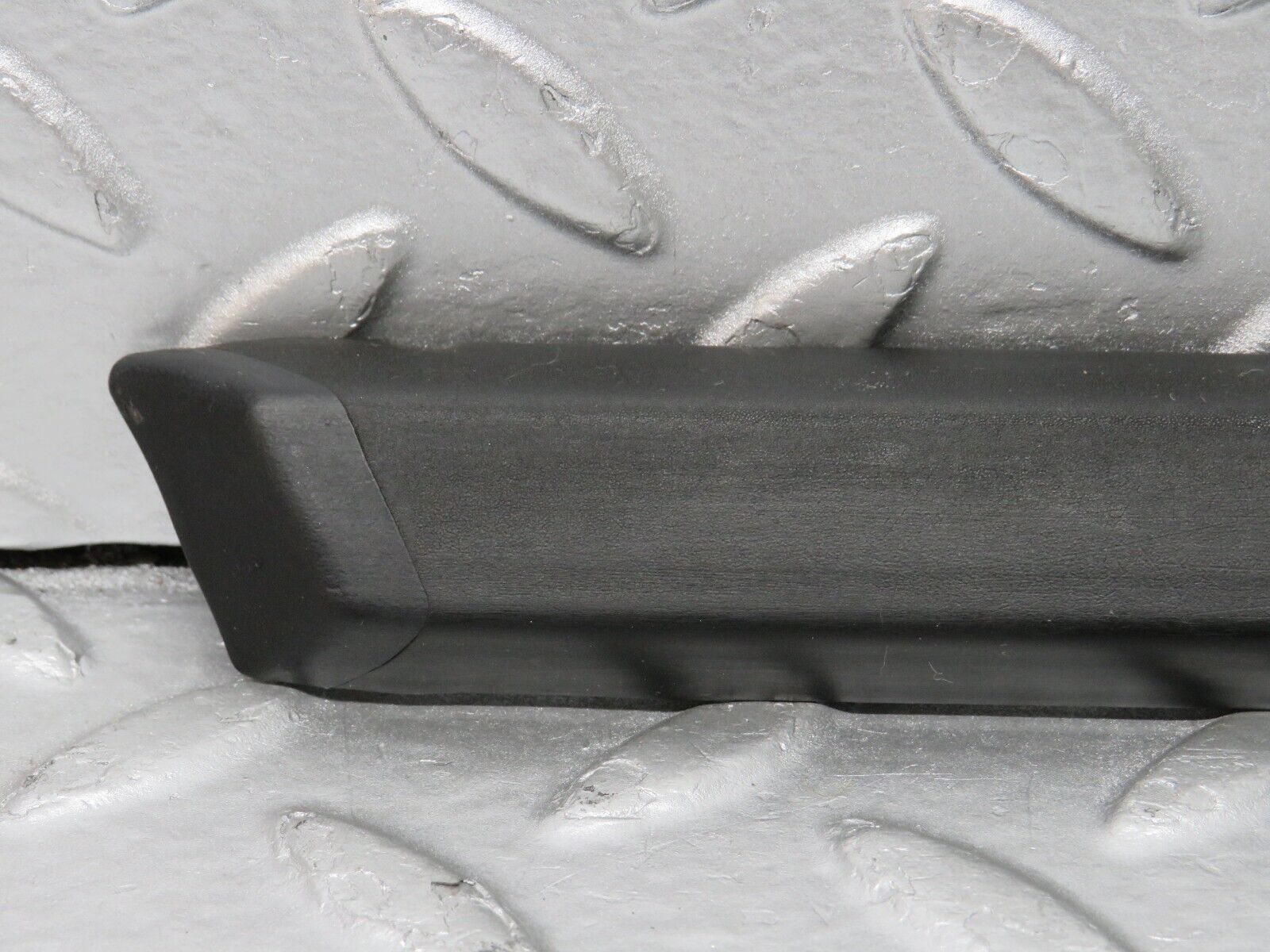 33782 Mercedes-Benz W201 190E 2.0L Front Left Fender Wing Centre Moulding Trim