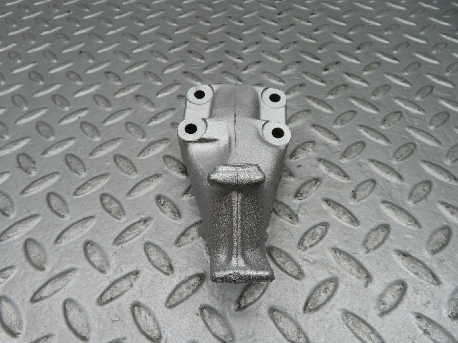 16654 Mercedes-Benz C107 380SLC Engine Mount Bracket Left Side 1162234604