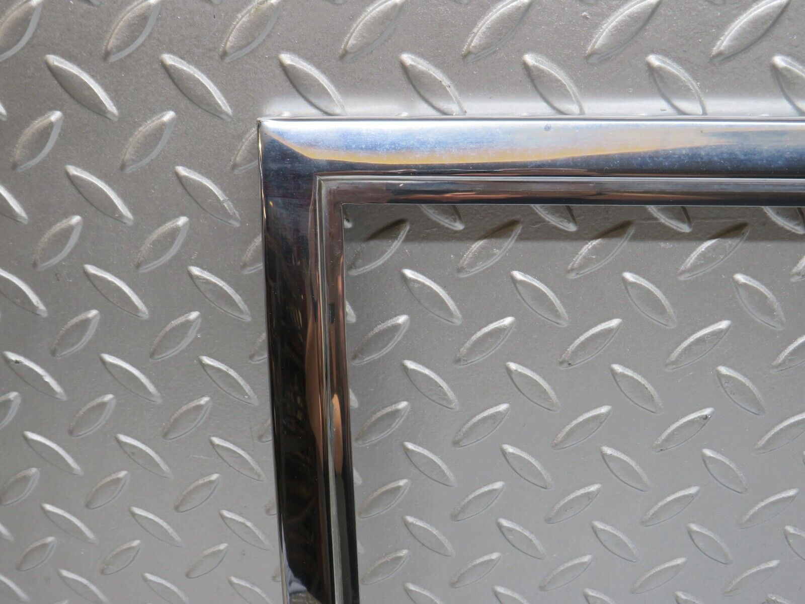 37316 Mercedes-Benz W109 300SEL Front Right Door Chrome Window Frame