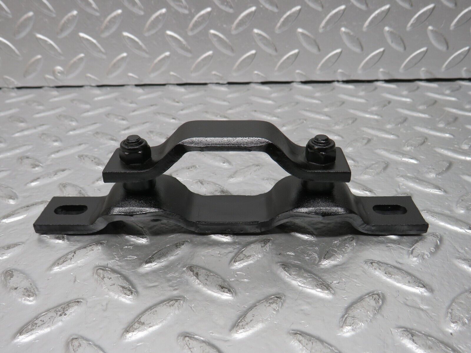 31112 Mercedes-Benz W123 200D Engine Mount Bracket