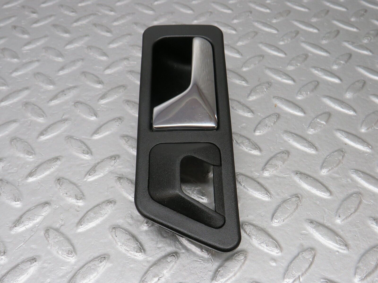 36620 Mercedes-Benz W201 190E 2.0L Left Interior Door Handle 2017660164