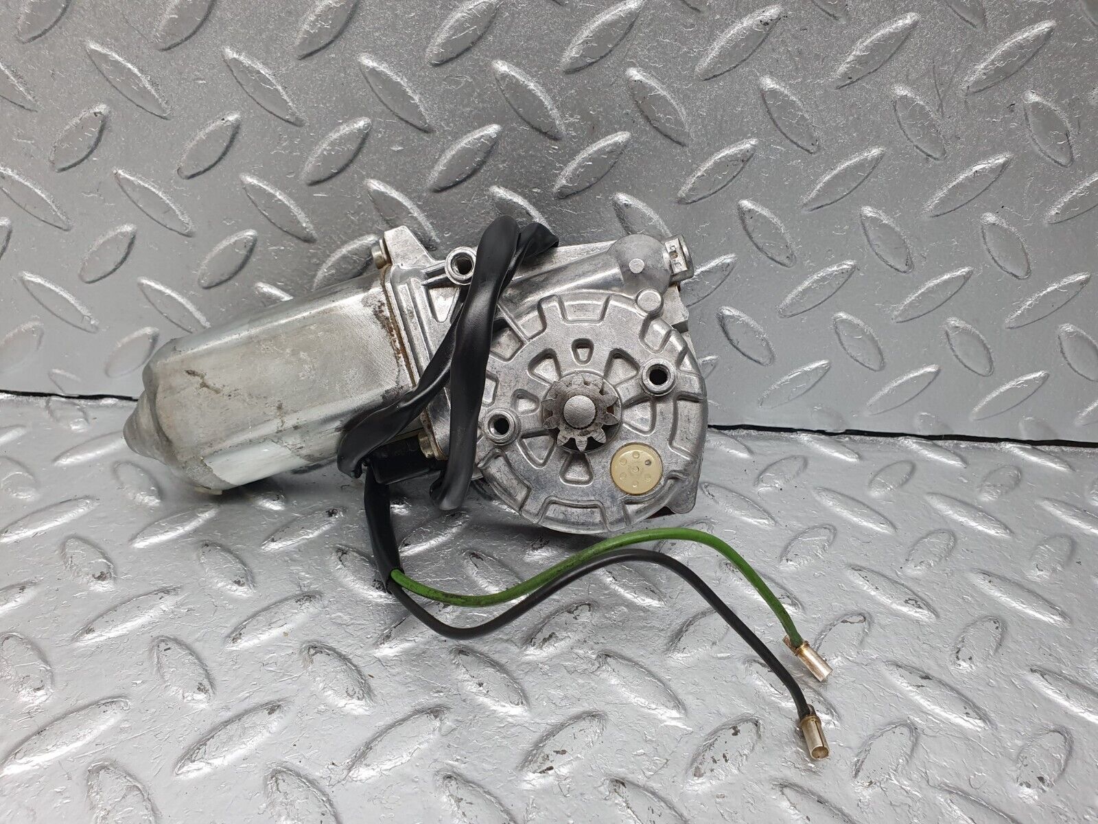 41003 Mercedes-Benz W126 300SE Rear Right Window Regulator Motor Bosch 0130821036