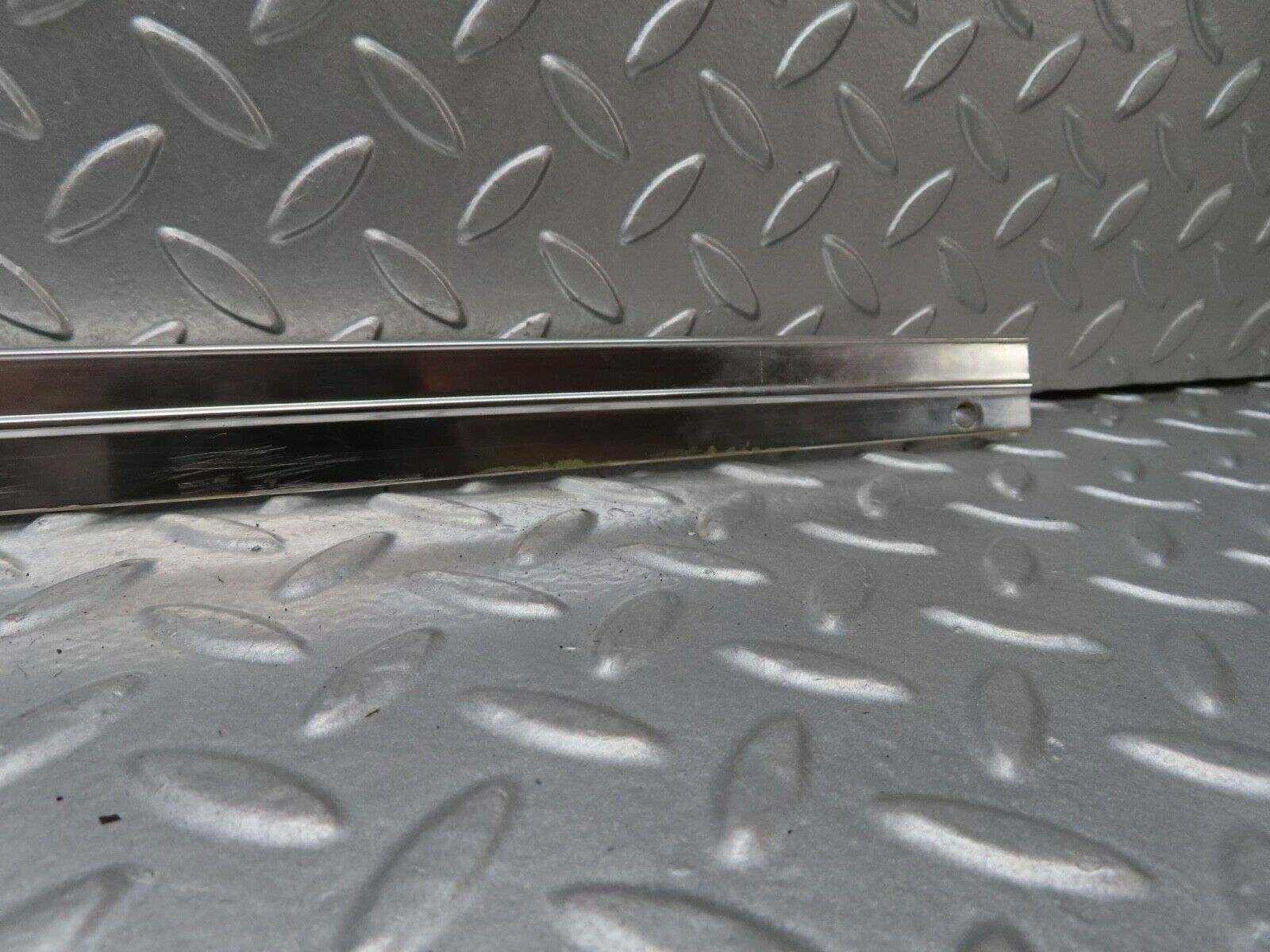 14320 Mercedes-Benz W116 350SE Roof Chrome Moulding Trim Left Side