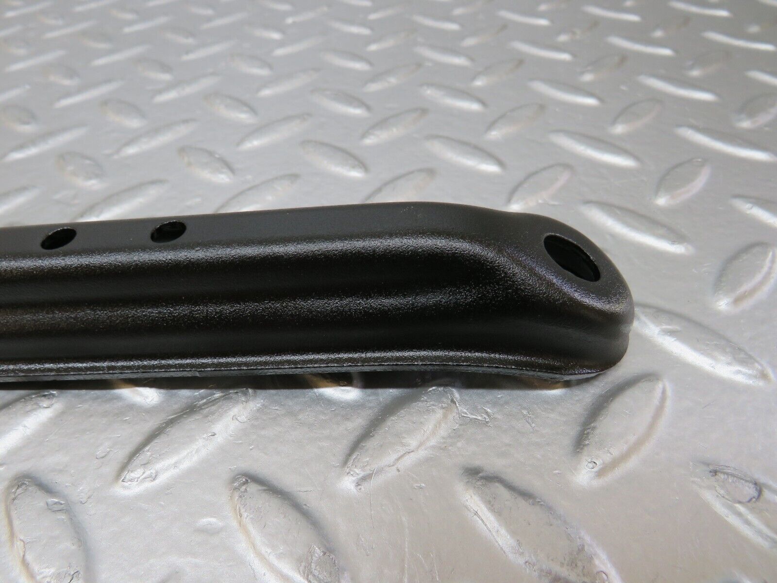 25555 Mercedes-Benz W123 200 Air Intake Manifold Bracket