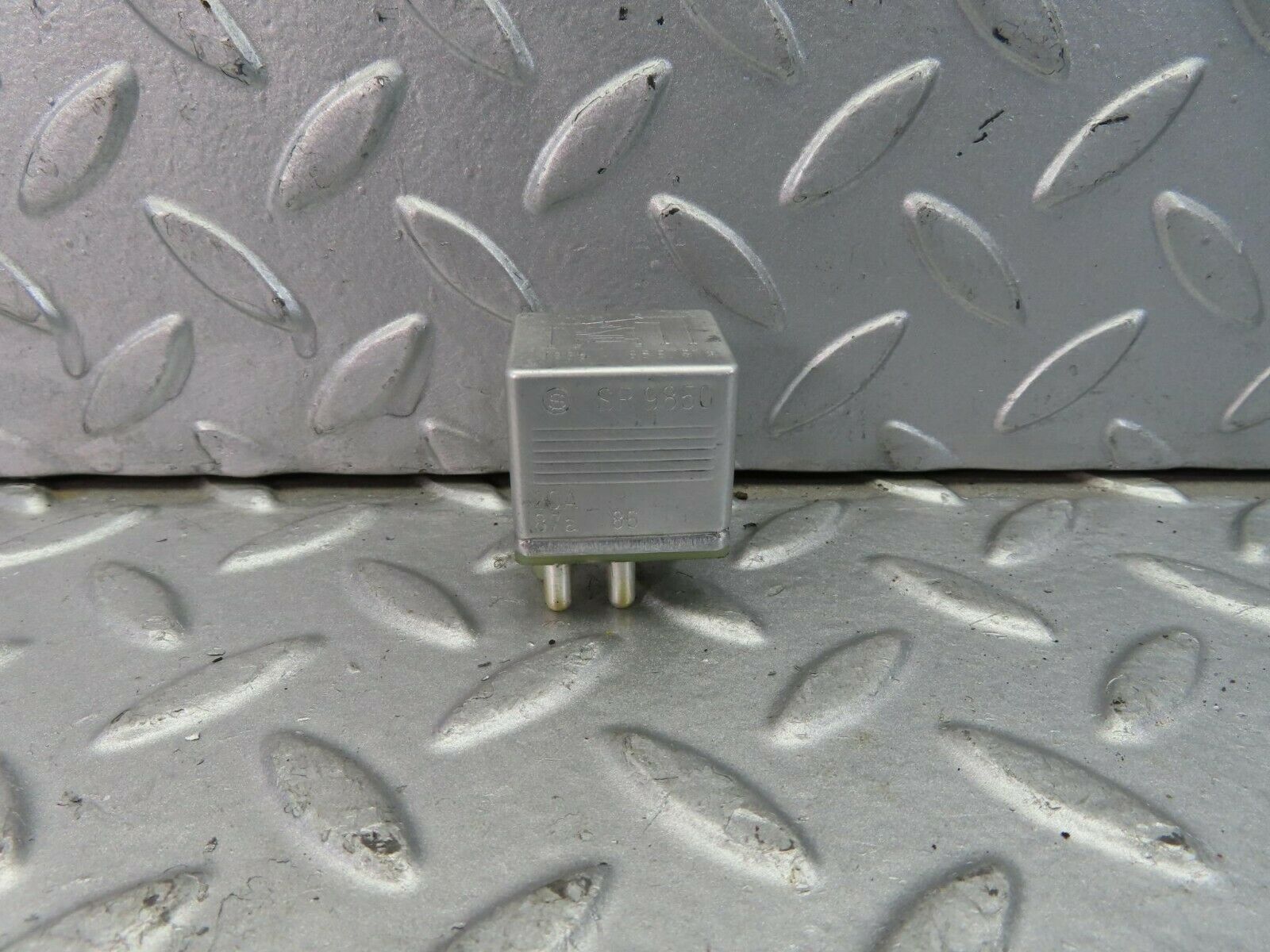 9423 Mercedes-Benz C124 300CE Coupe Electric Multi Purpose Relay 0015420219