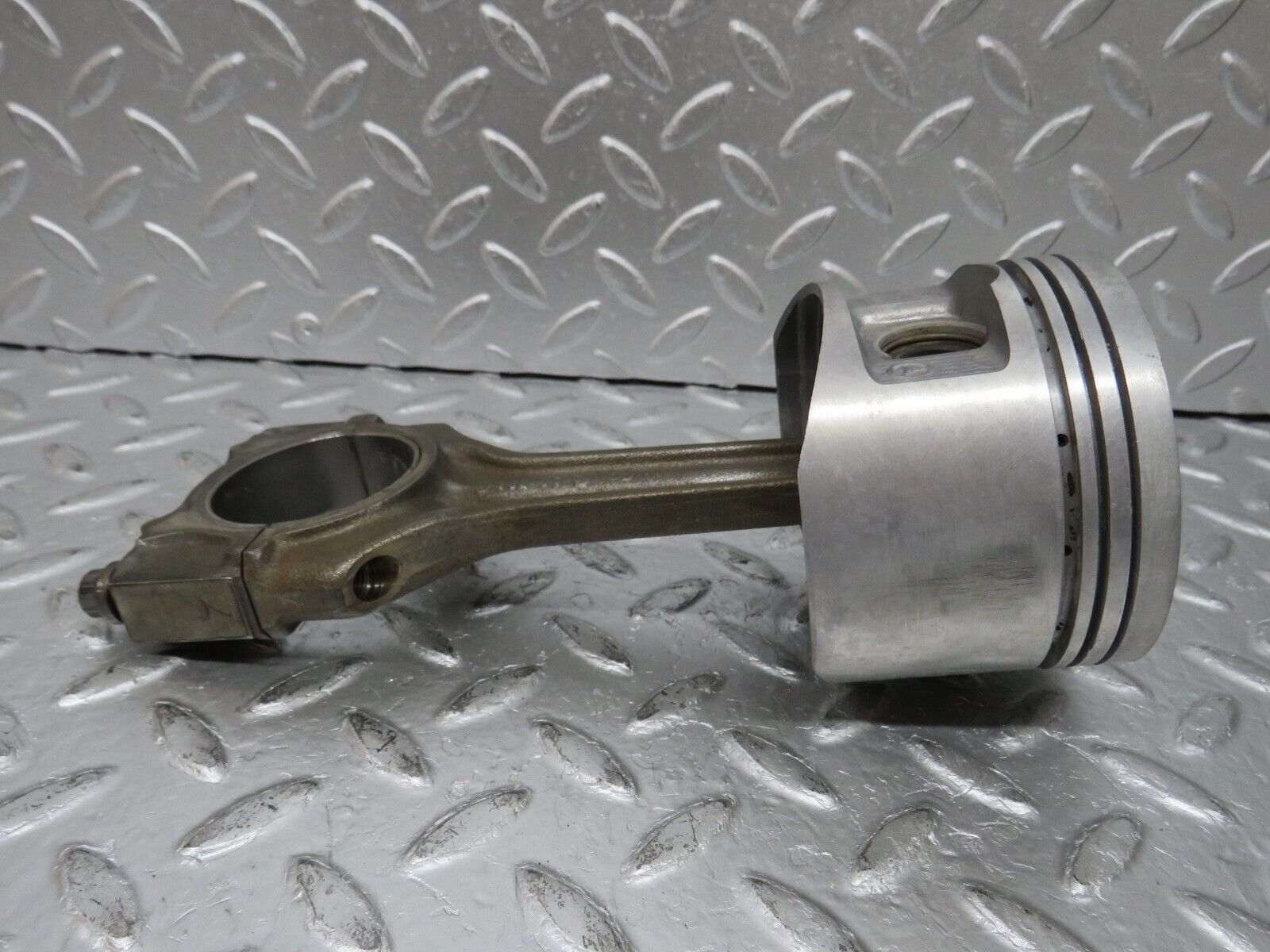 32650 Mercedes-Benz S124 300TE Wagon Piston With Connecting Rod 88.485mm 10205