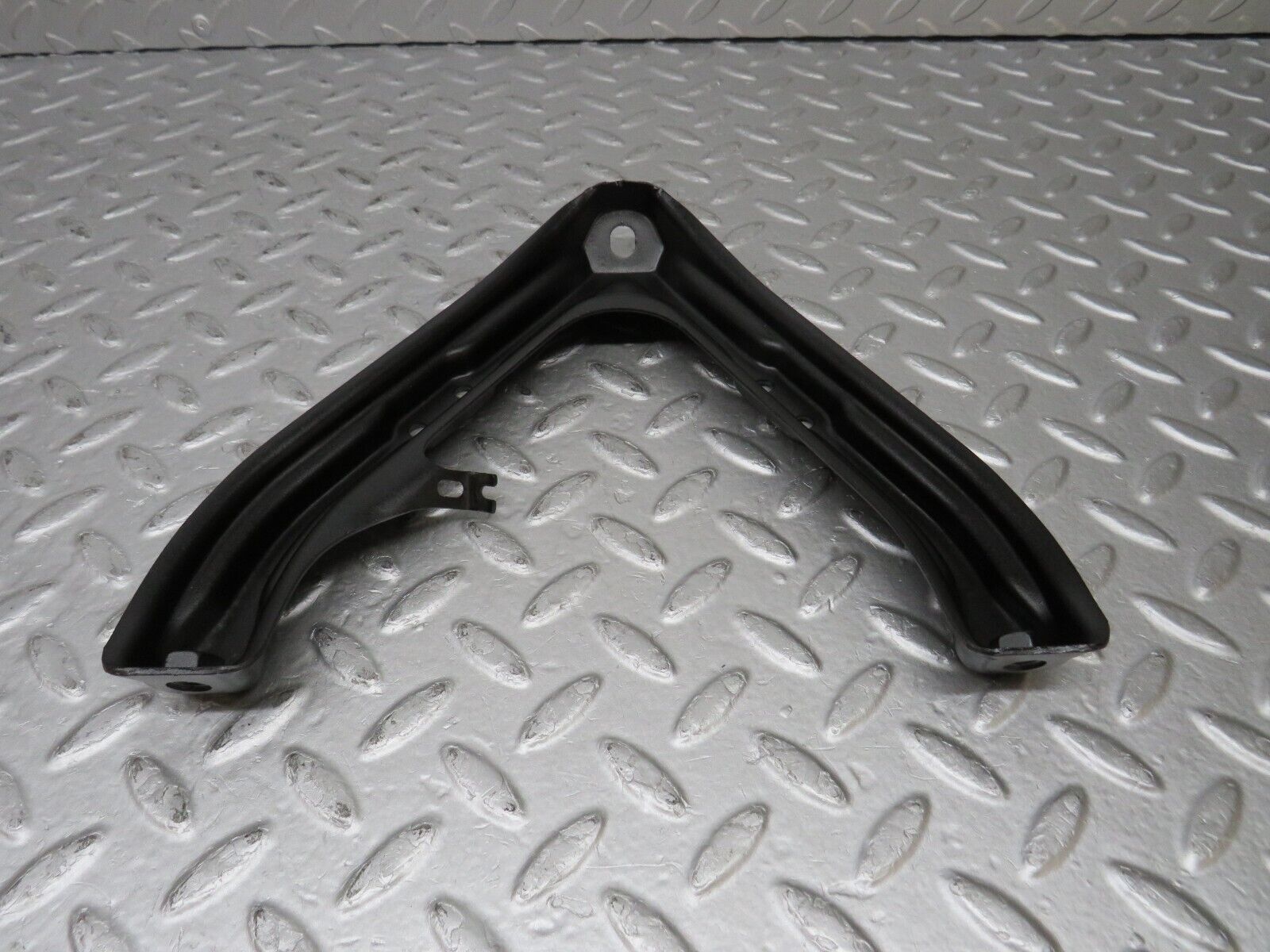 36773 Mercedes-Benz W201 190E 2.0L Air Intake Manifold Bracket