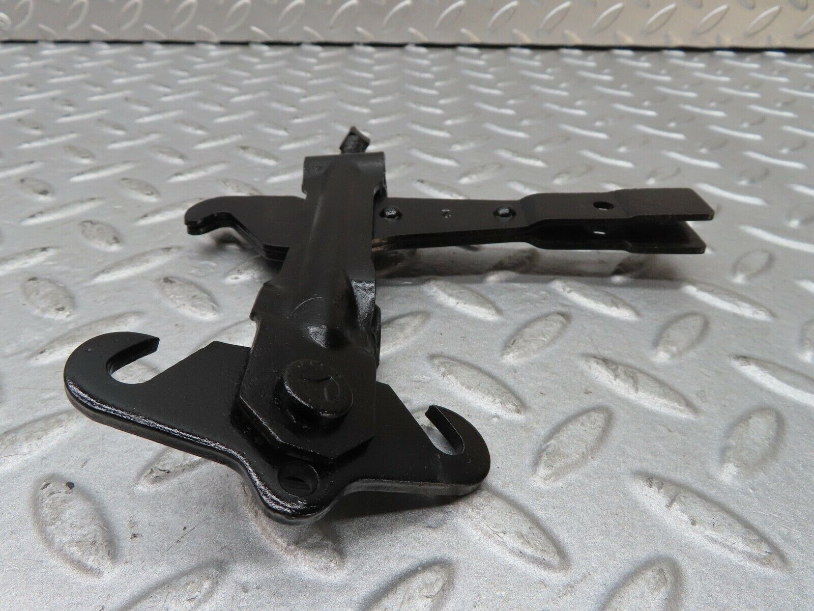 17611 Mercedes-Benz W116 450SEL Handbrake Regulator