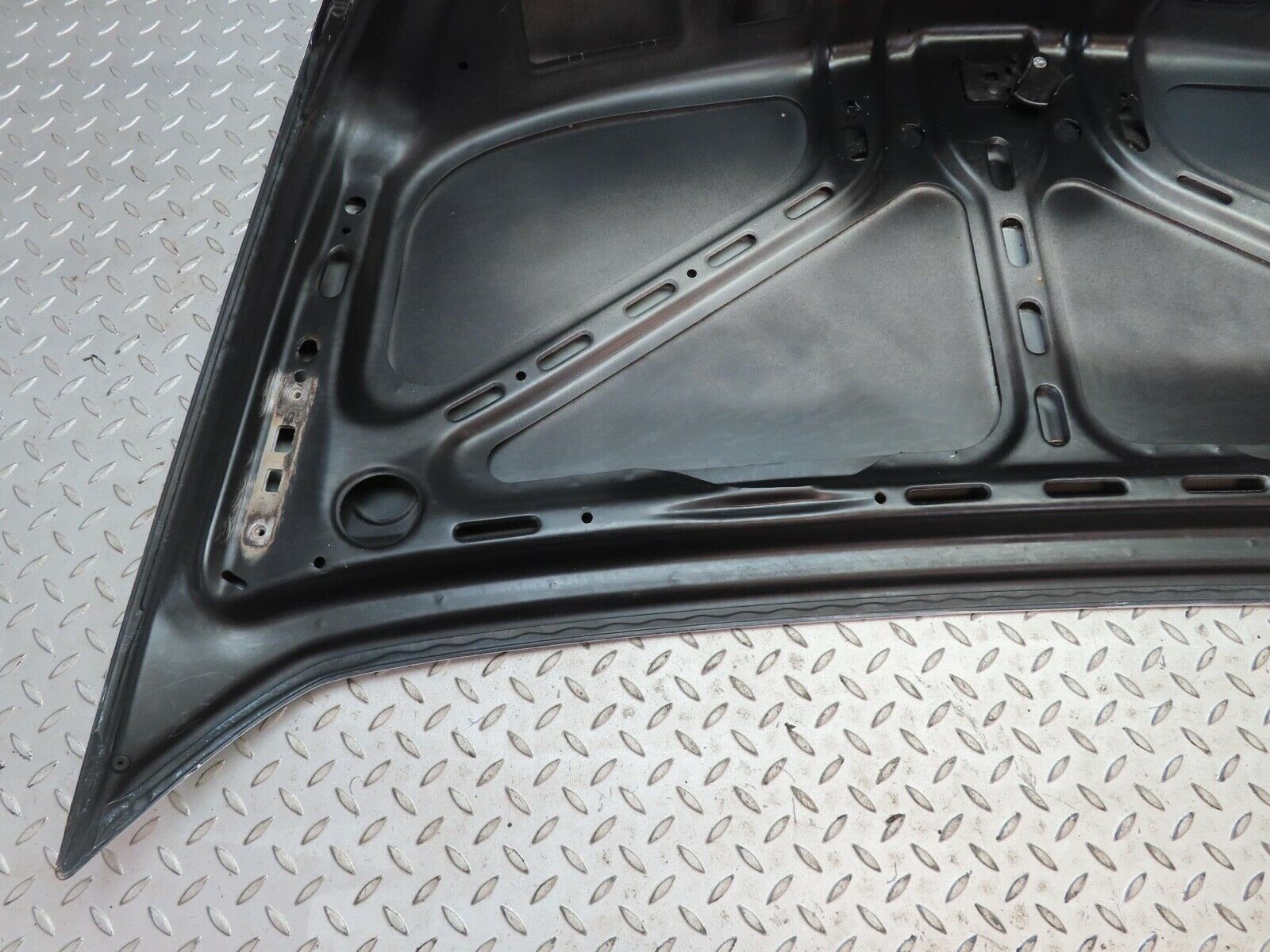 16515 Mercedes-Benz W124 260E Boot Lid Trunk Door