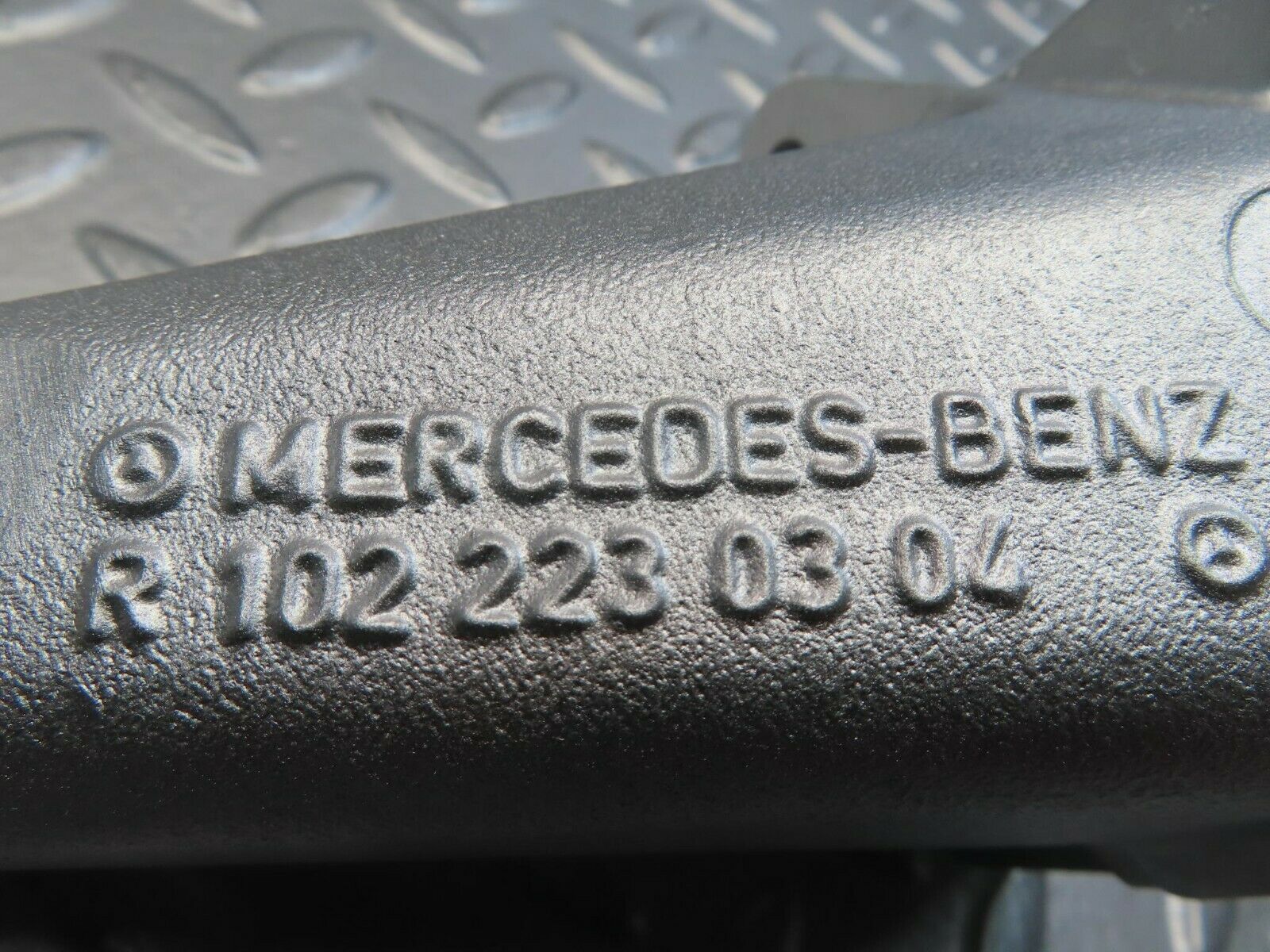 11473 Mercedes-Benz C123 230CE Coupe Engine Mount Bracket Right 1022230304