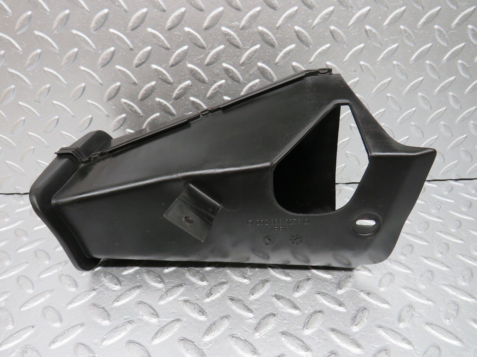 33244 Mercedes-Benz W202 C180 Front Right Brake Cooler Duct 2028890236