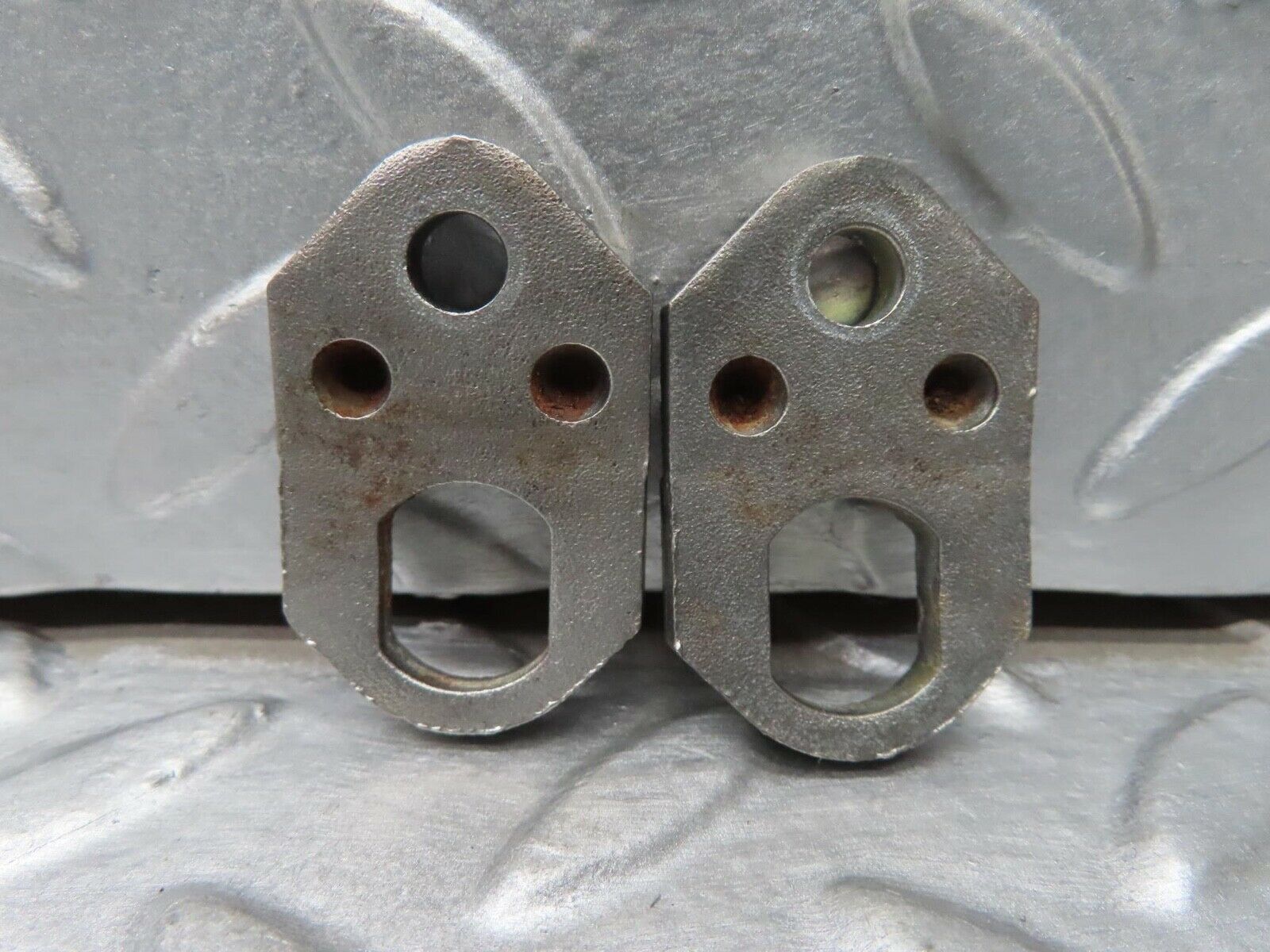 16741 Mercedes-Benz C107 380SLC Fuel Injector Bracket Pair