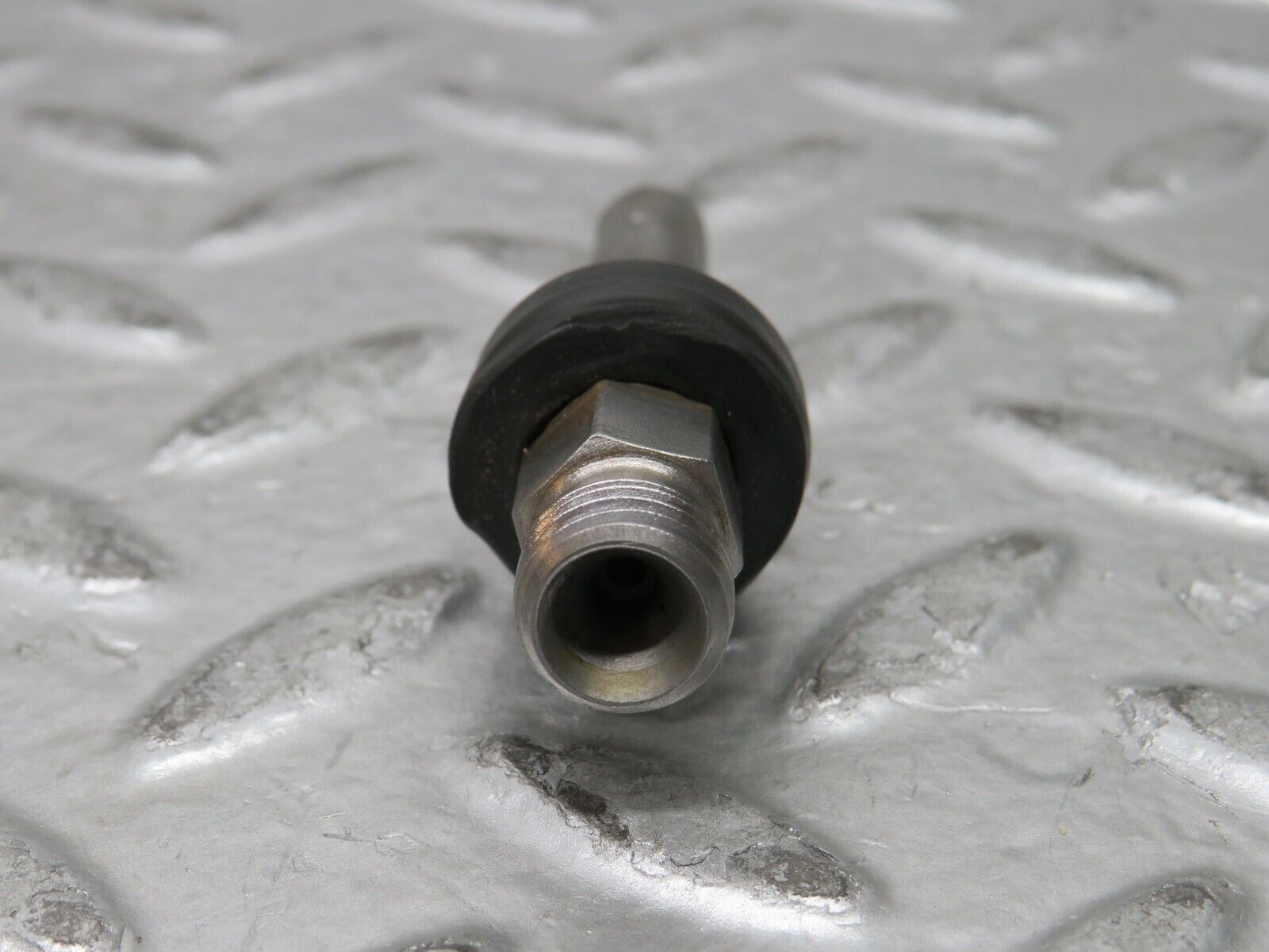 28661 Mercedes-Benz W123 230E Fuel Injector Bosch 0437502010