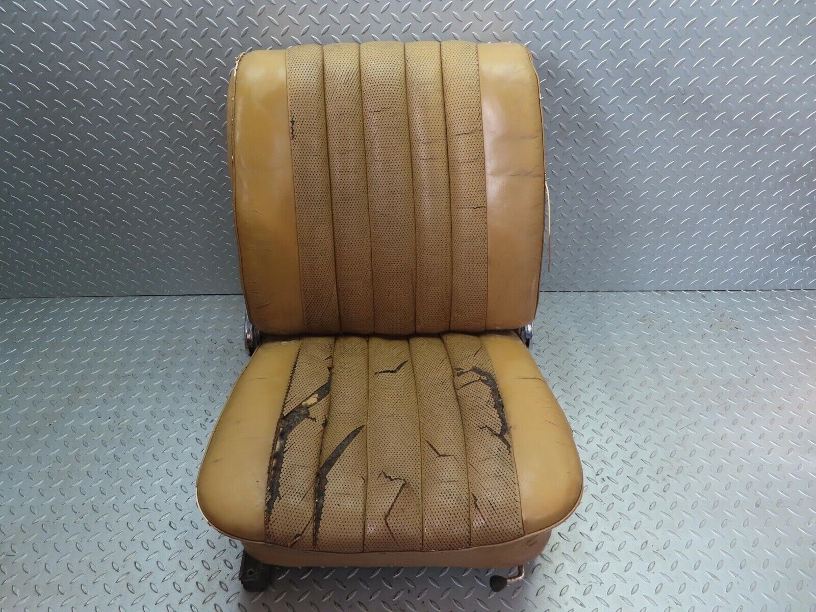 12841 Mercedes-Benz W111 220SE Front Right Passenger Seat Caramel