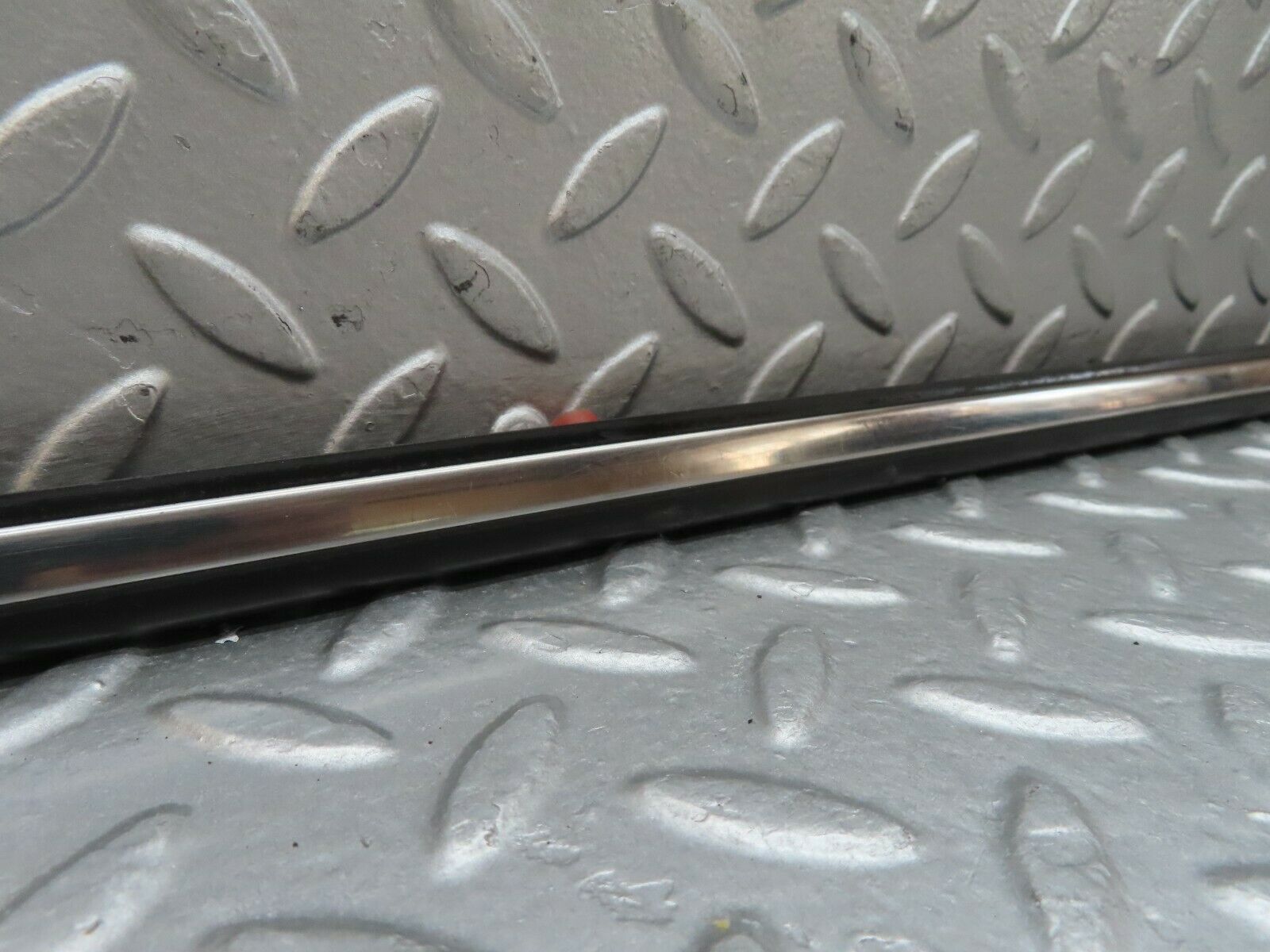 18005 Mercedes-Benz W123 200 Rear Right Door Centre Moulding Trim