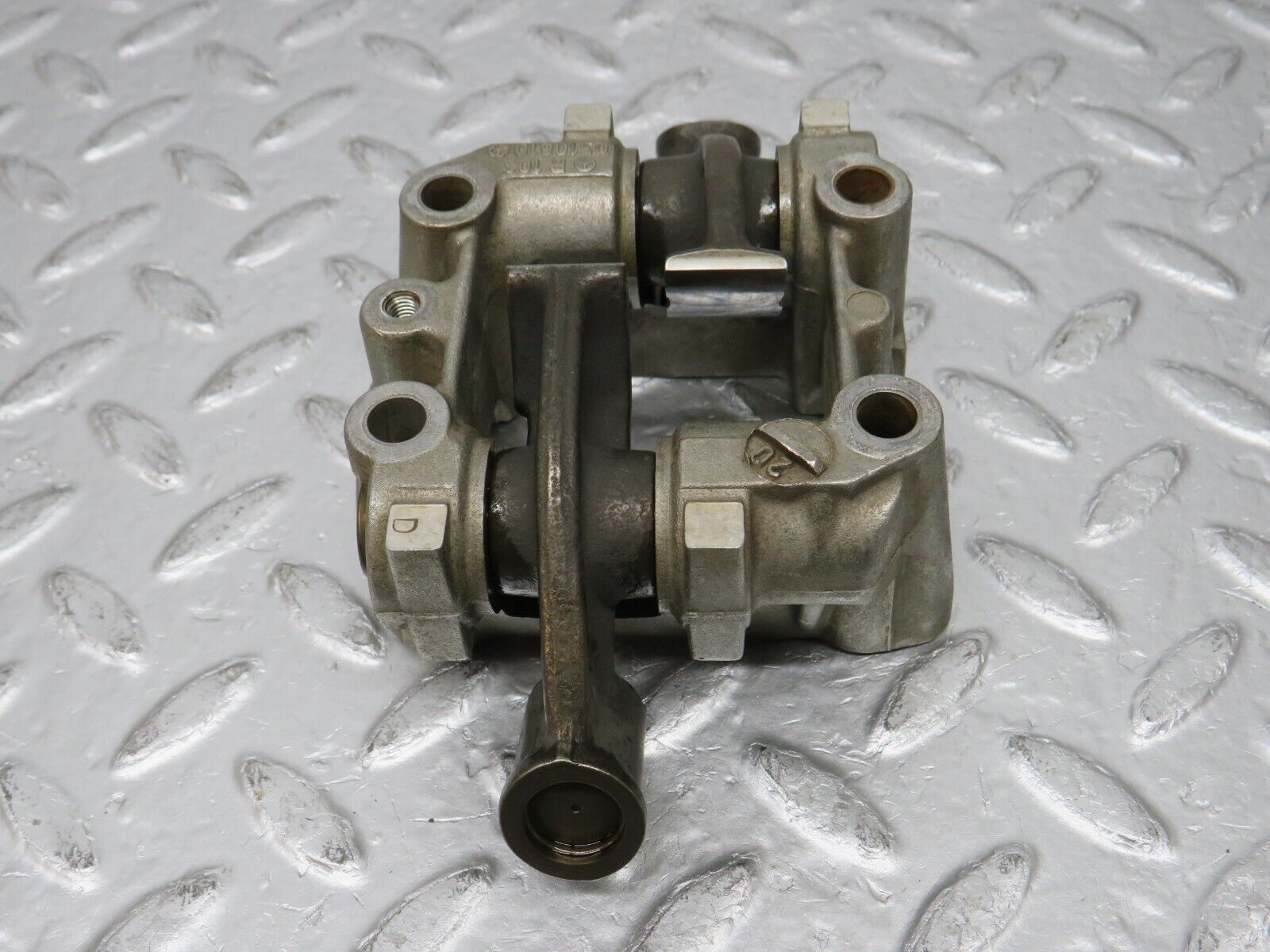 32621 Mercedes-Benz S124 300TE Rocker Arms Camshaft Bearing Block 1030510610