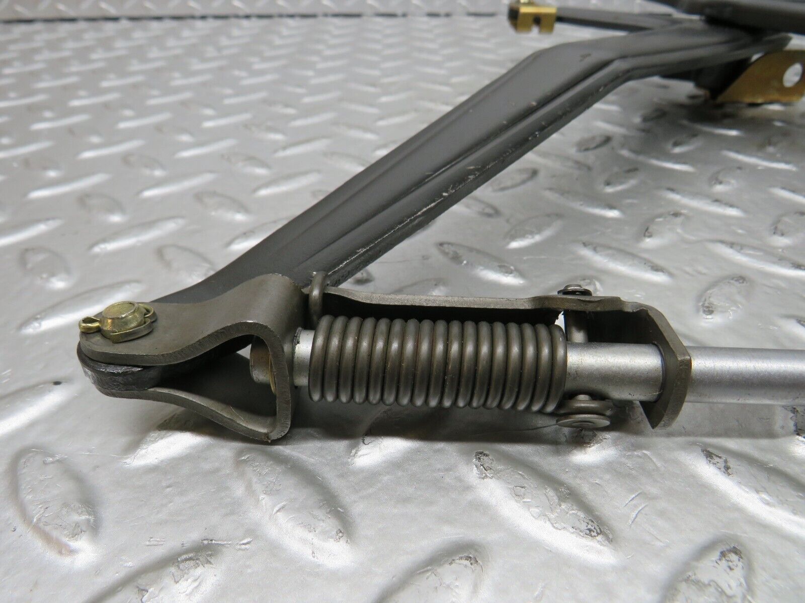 27455 Mercedes-Benz W123 280E Handbrake Regulator