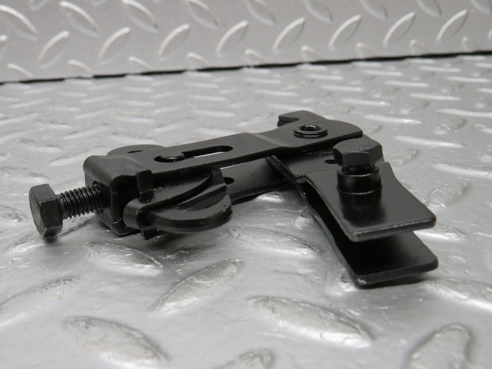 32667 Mercedes-Benz S124 300TE Wagon Handbrake Adjusting Handbrake Regulator