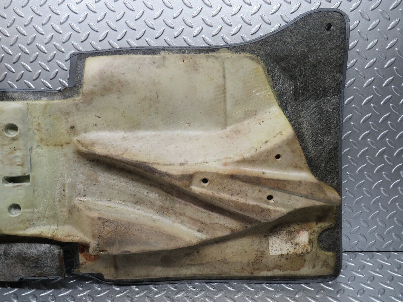 31411 Mercedes-Benz S124 220TE Wagon Front Right Floor Mat