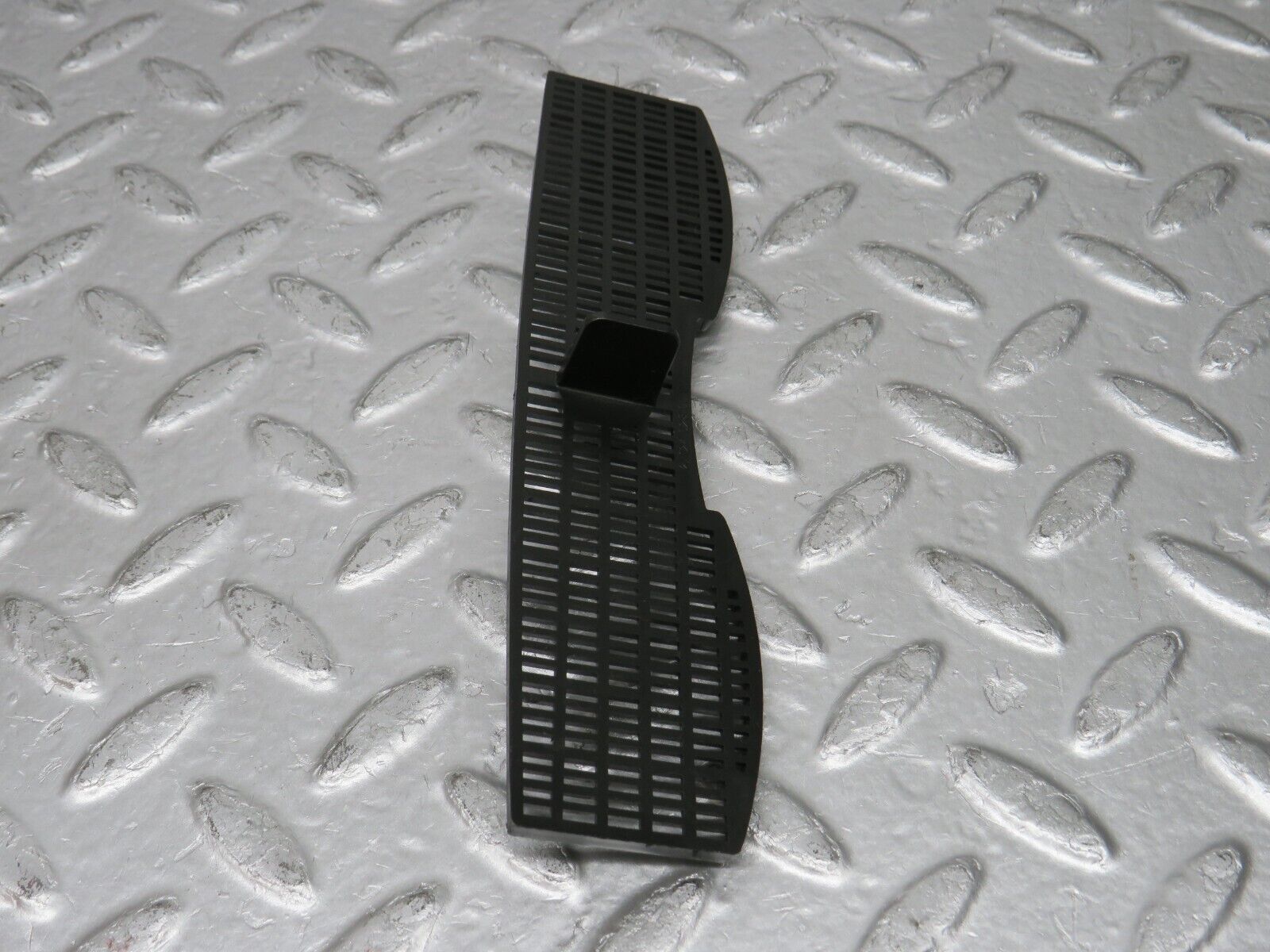 29547 Mercedes-Benz W124 230E Windscreen Water Drain Grill 1246280067