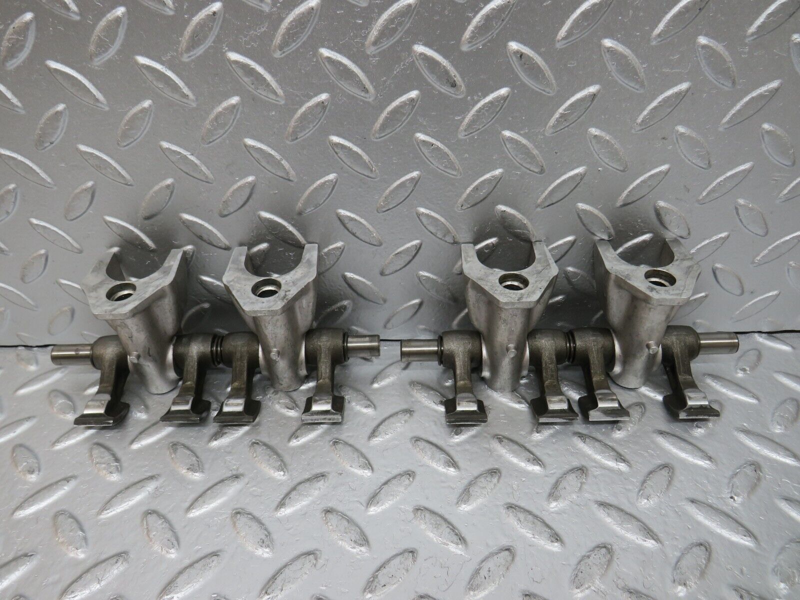 0871 Mercedes-Benz W123 240D Camshaft Rocker Arms 6160550010