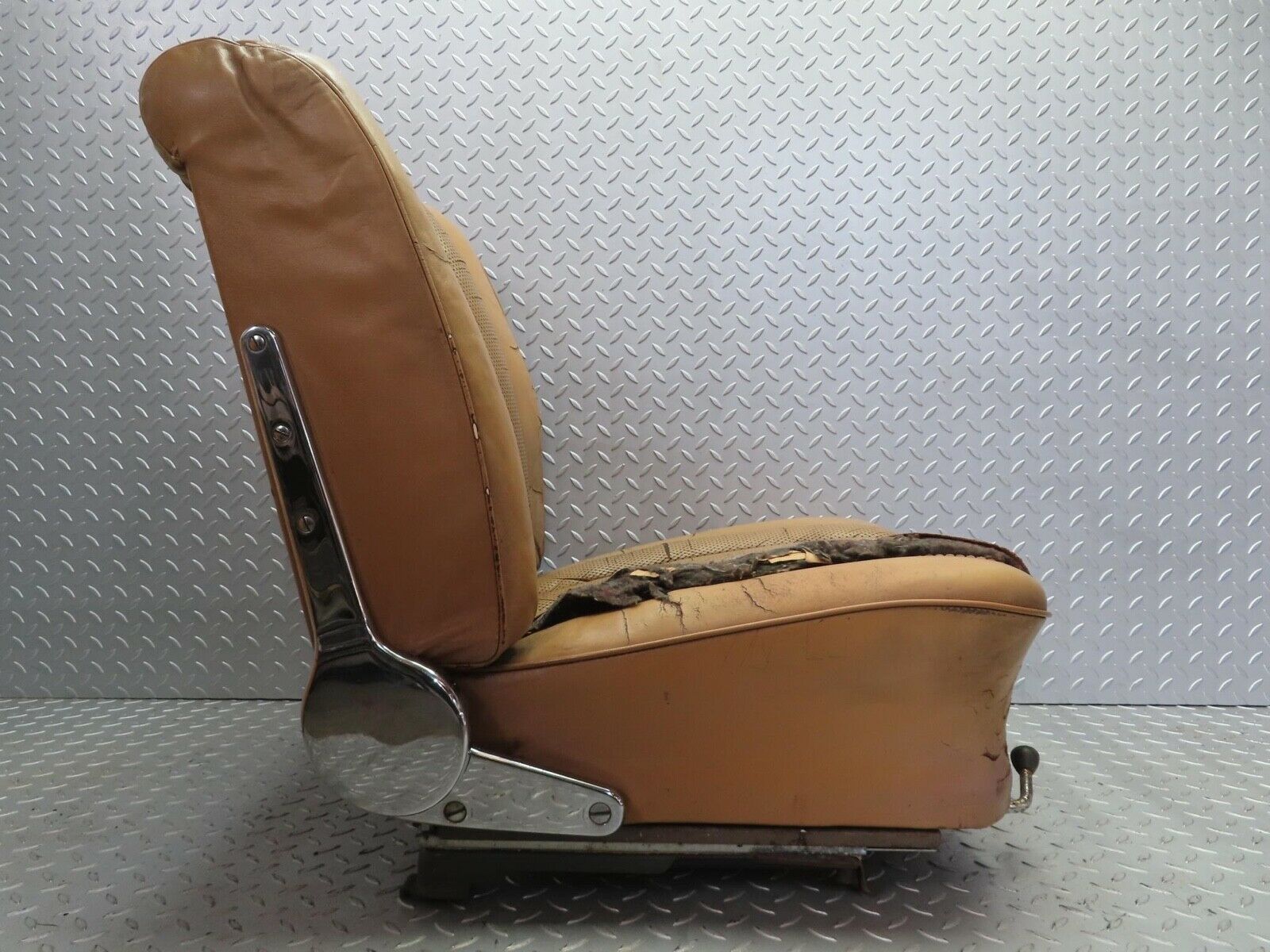 12842 Mercedes-Benz W111 220SE Front Left Driver Seat Caramel