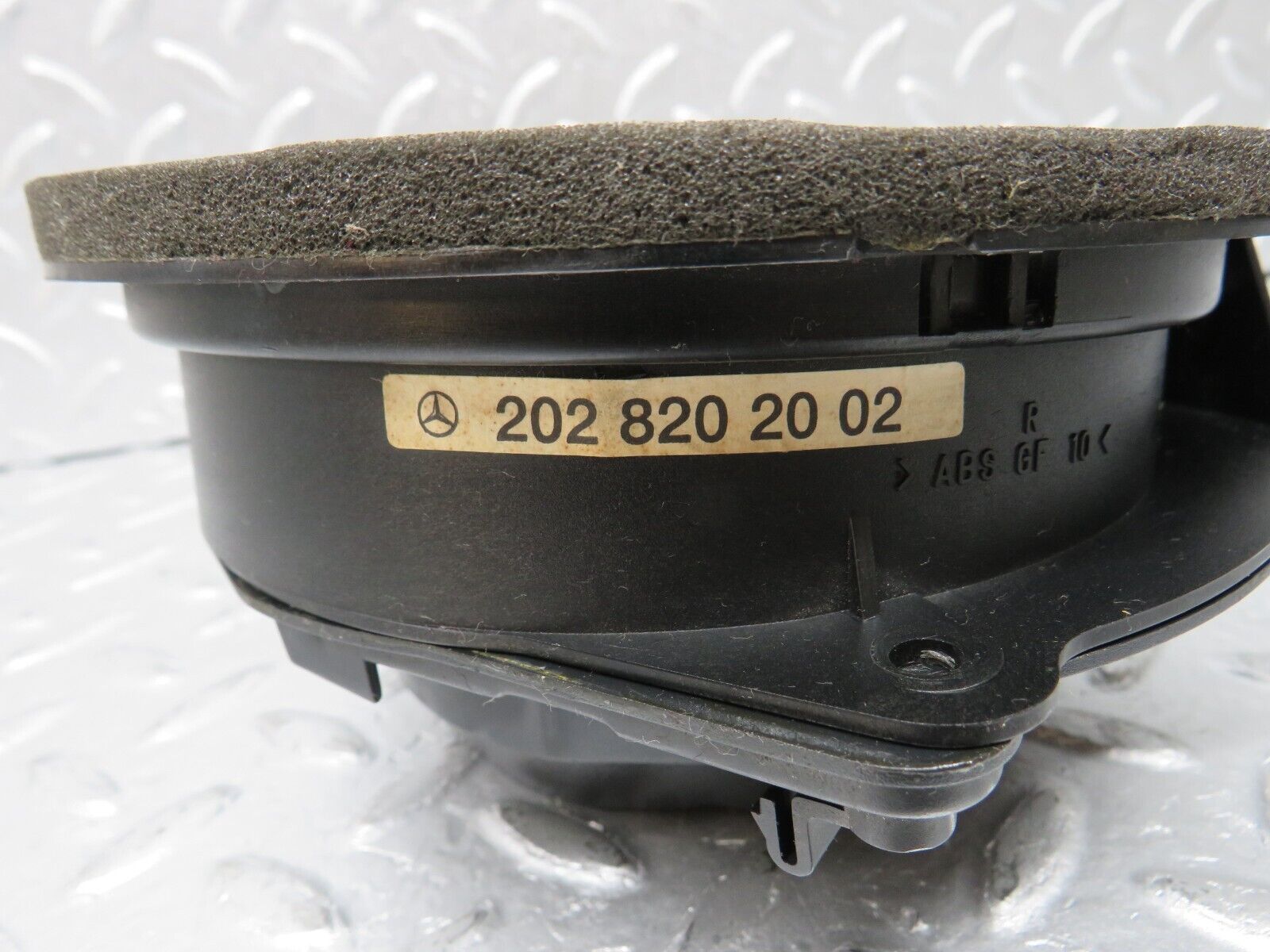 33295 Mercedes-Benz W202 C180 Front Door Loudspeaker Right 2028202002