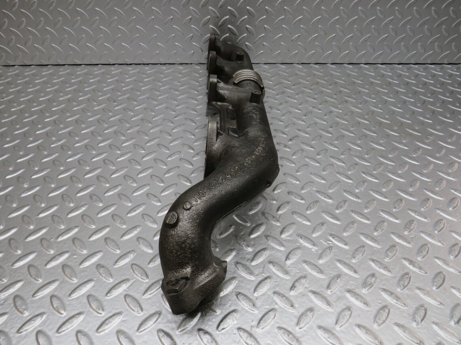 33115 Mercedes-Benz W126 380 V8 Exhaust Manifold Right 1161422402 1161420602