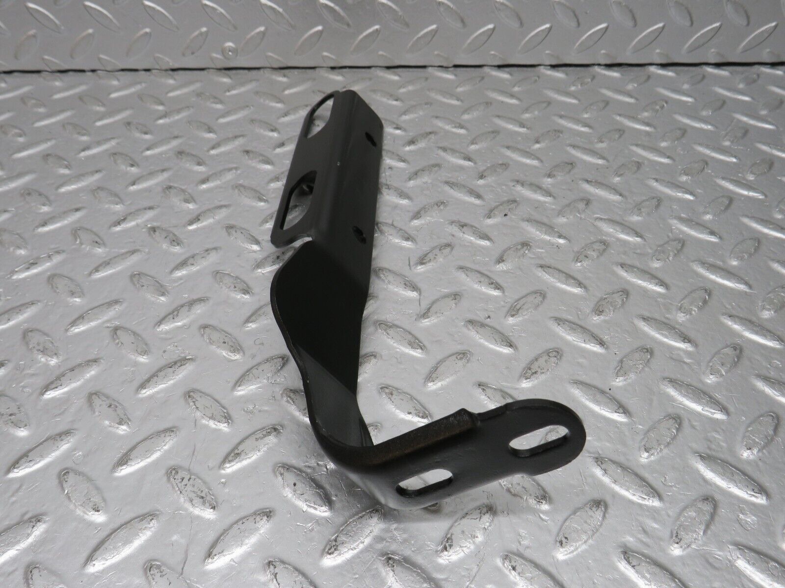 33399 Mercedes-Benz W202 C180 Exhaust Holder Bracket 2104921841