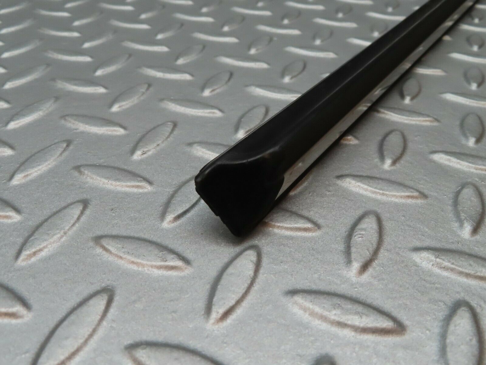 3693 Mercedes-Benz S123 200T Wagon Centre Door Chrome Trim Rear Right