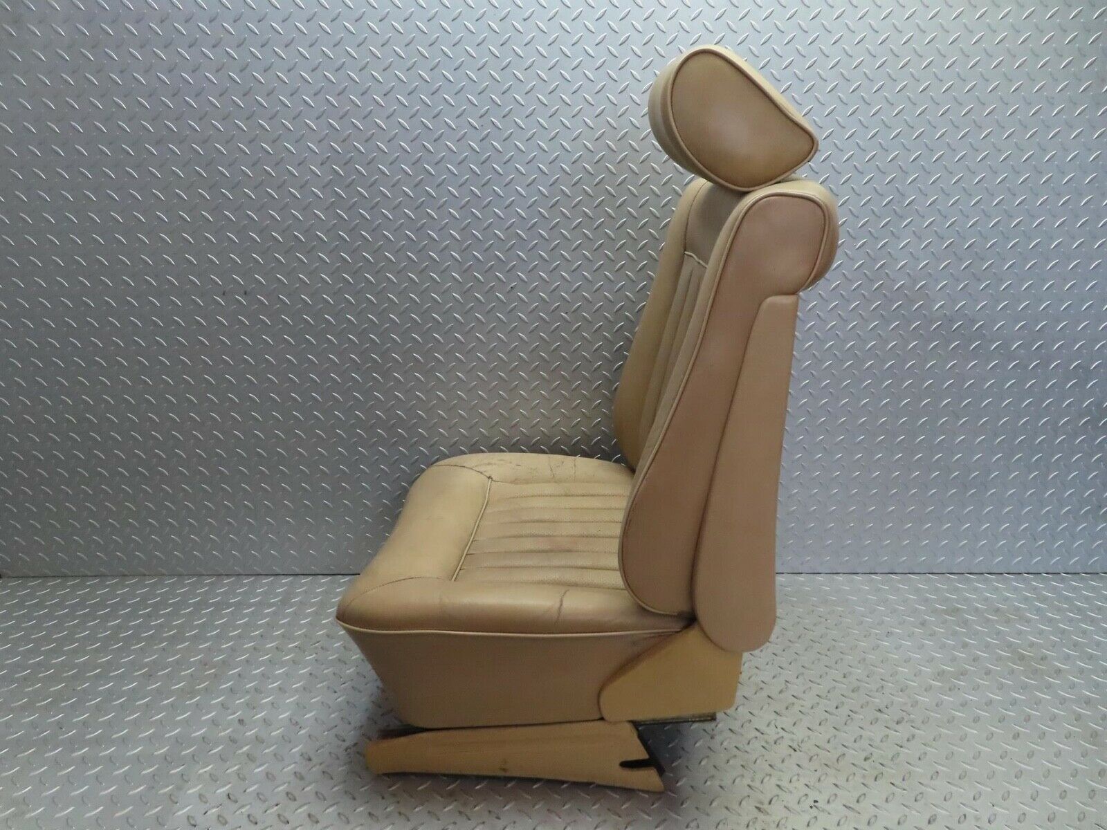 16146 Mercedes-Benz W123 280E Front Left Seat Passenger Seat