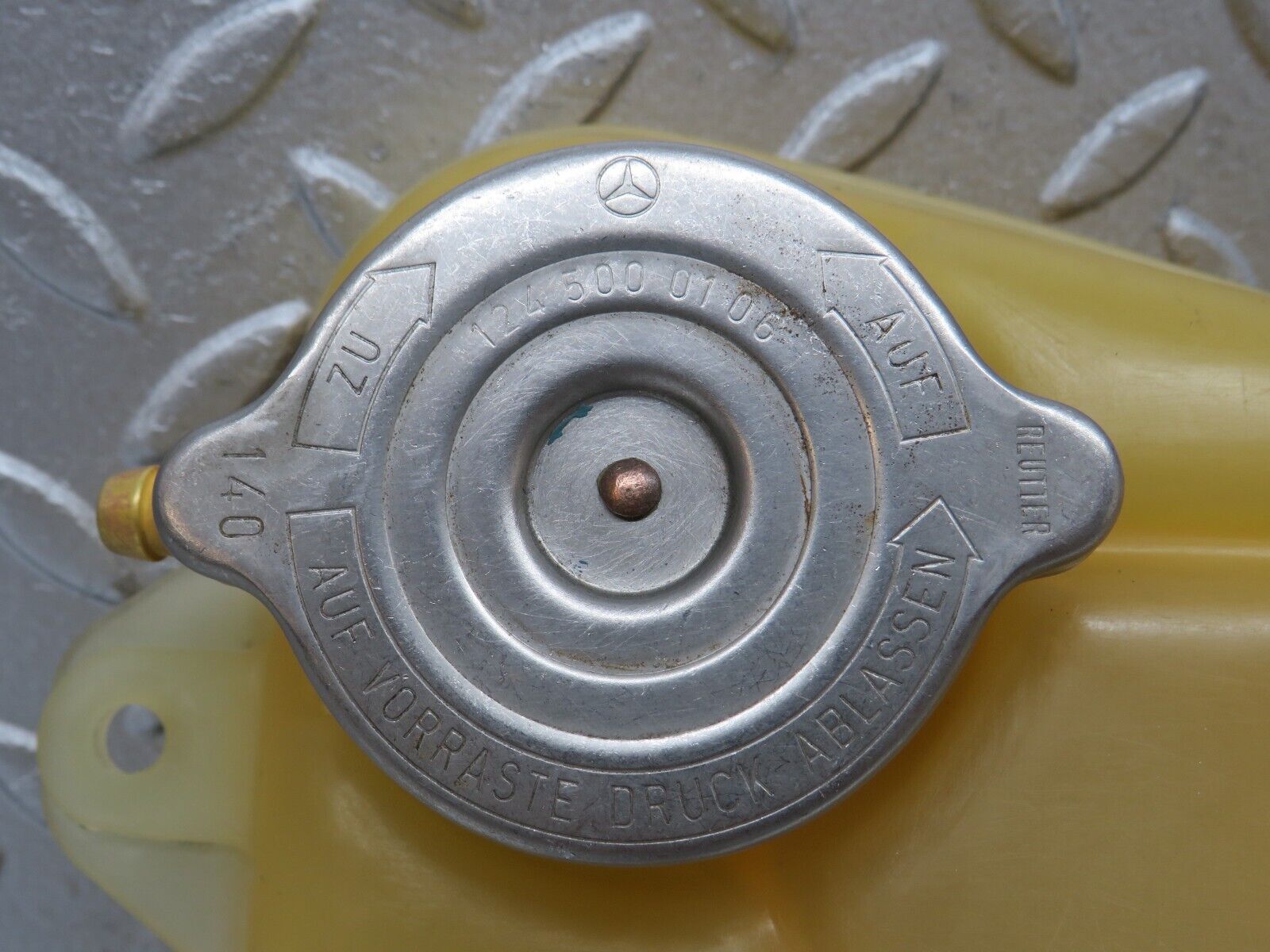 35995 Mercedes-Benz W126 420SE Coolant Reservoir Tank 1265001549