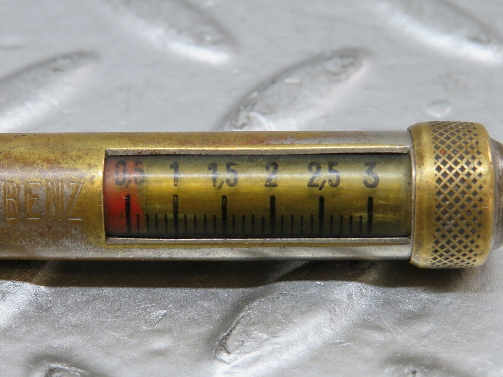 27021 Mercedes-Benz Tyre Pressure Gauge