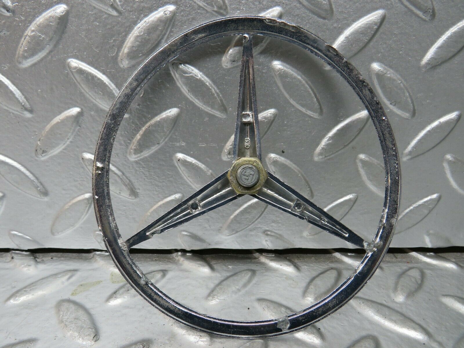 23255 Mercedes-Benz W116 350SE Trunk Badge Emblem