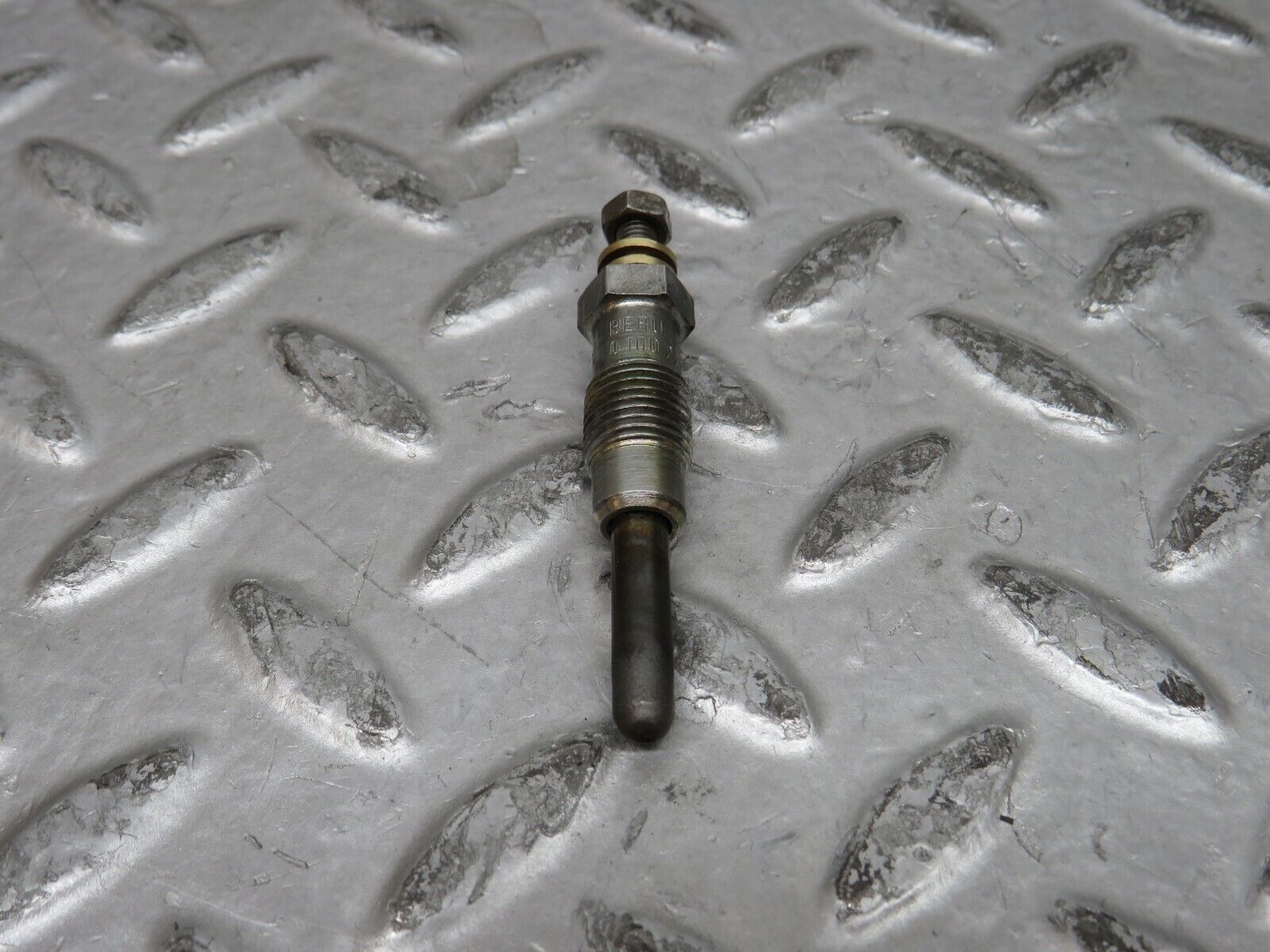 28500 Mercedes-Benz S123 240D Wagon Glow Plug Beru 0100221107