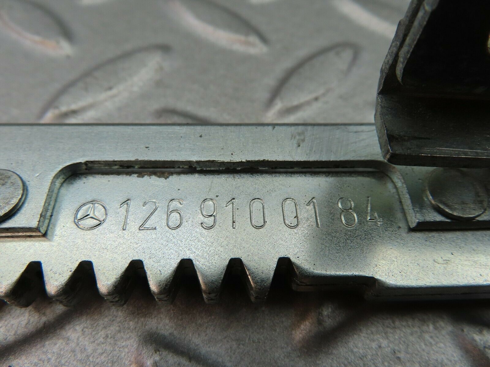 6234 Mercedes-Benz W126 380SE Electric Seat Rail Pair 1269100184