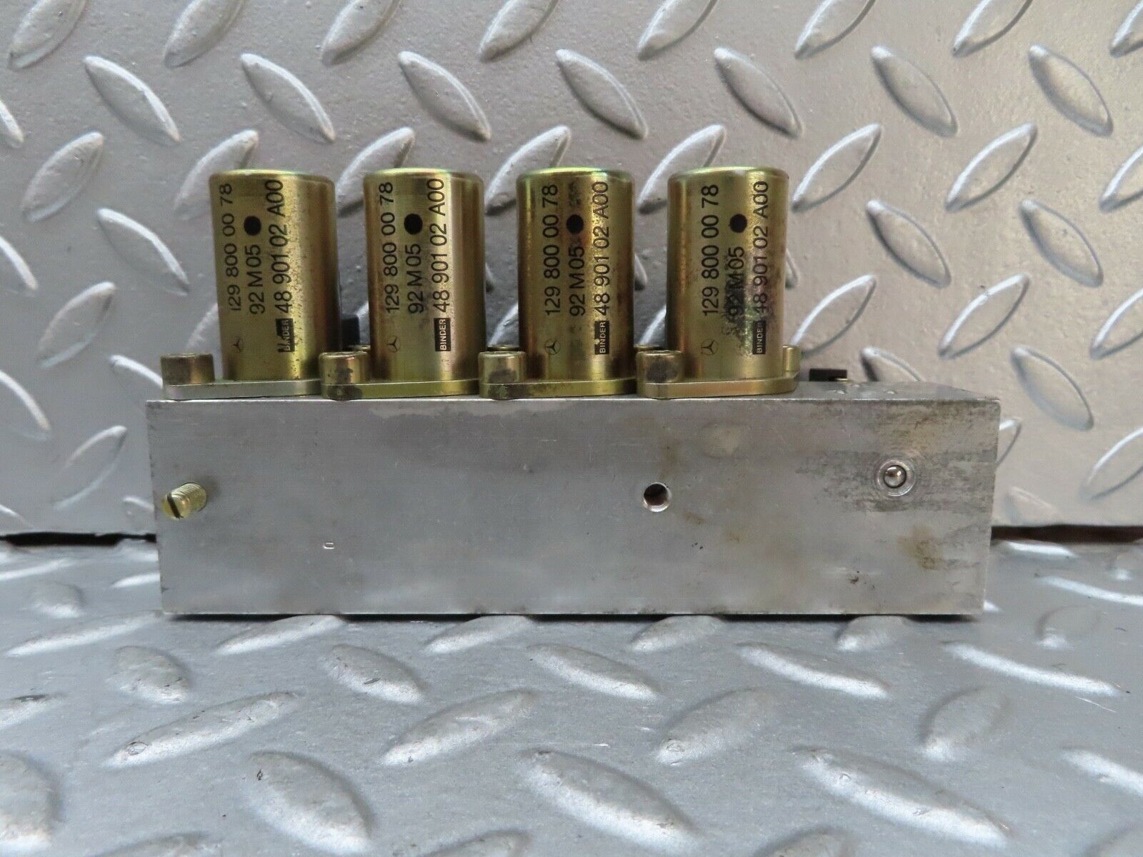 17472 Mercedes-Benz R129 300SL Coupe Soft Top Hydraulic Valve Block Right Side